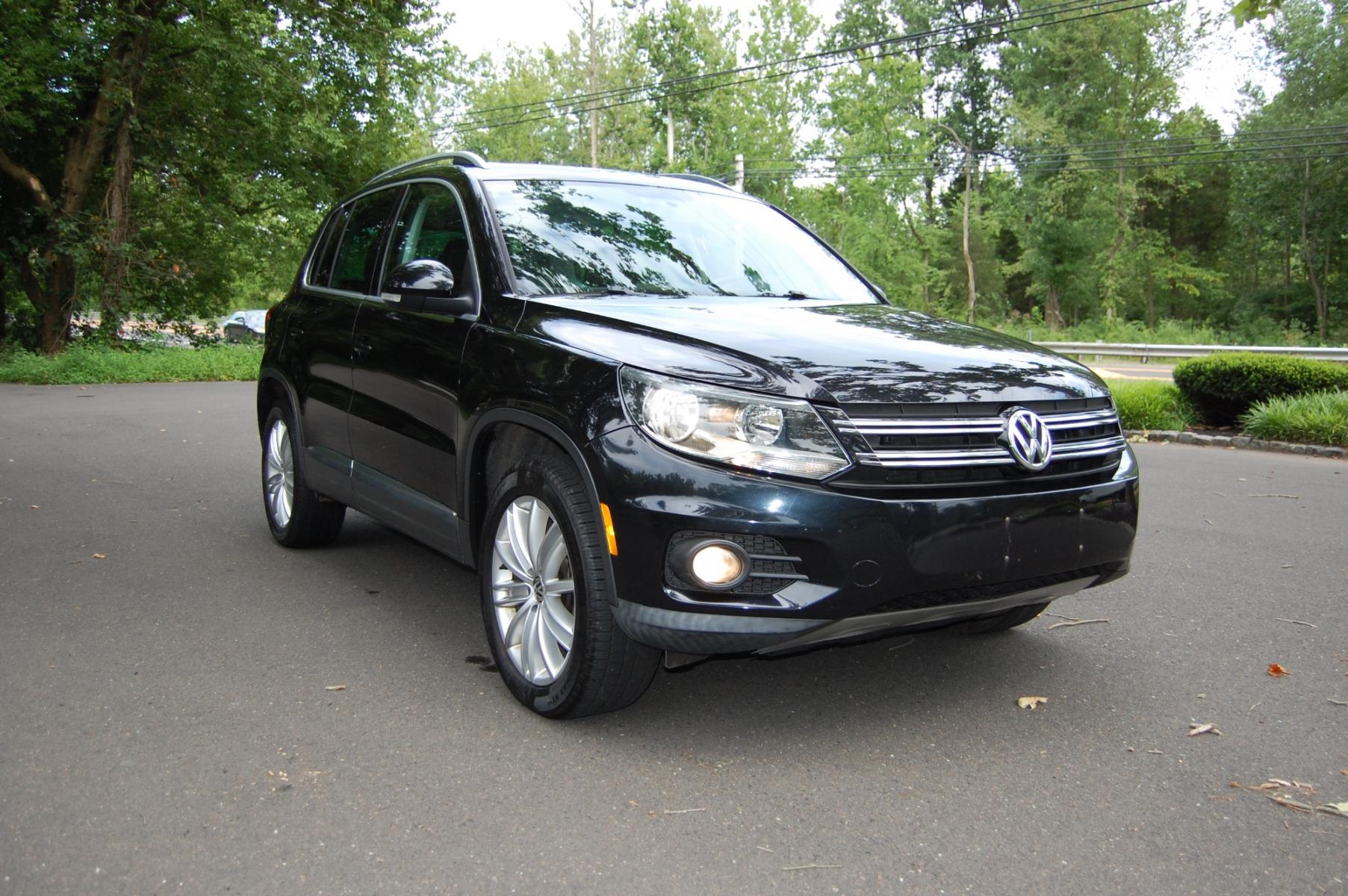 2012 Black /Black Leather Volkswagen Tiguan SE 4Motion (WVGBV7AX8CW) with an 2.0L L4 DOHC 16V TURBO engine, 6-Speed Automatic transmission, located at 6528 Lower York Road, New Hope, PA, 18938, (215) 862-9555, 40.358707, -74.977882 - Photo #3