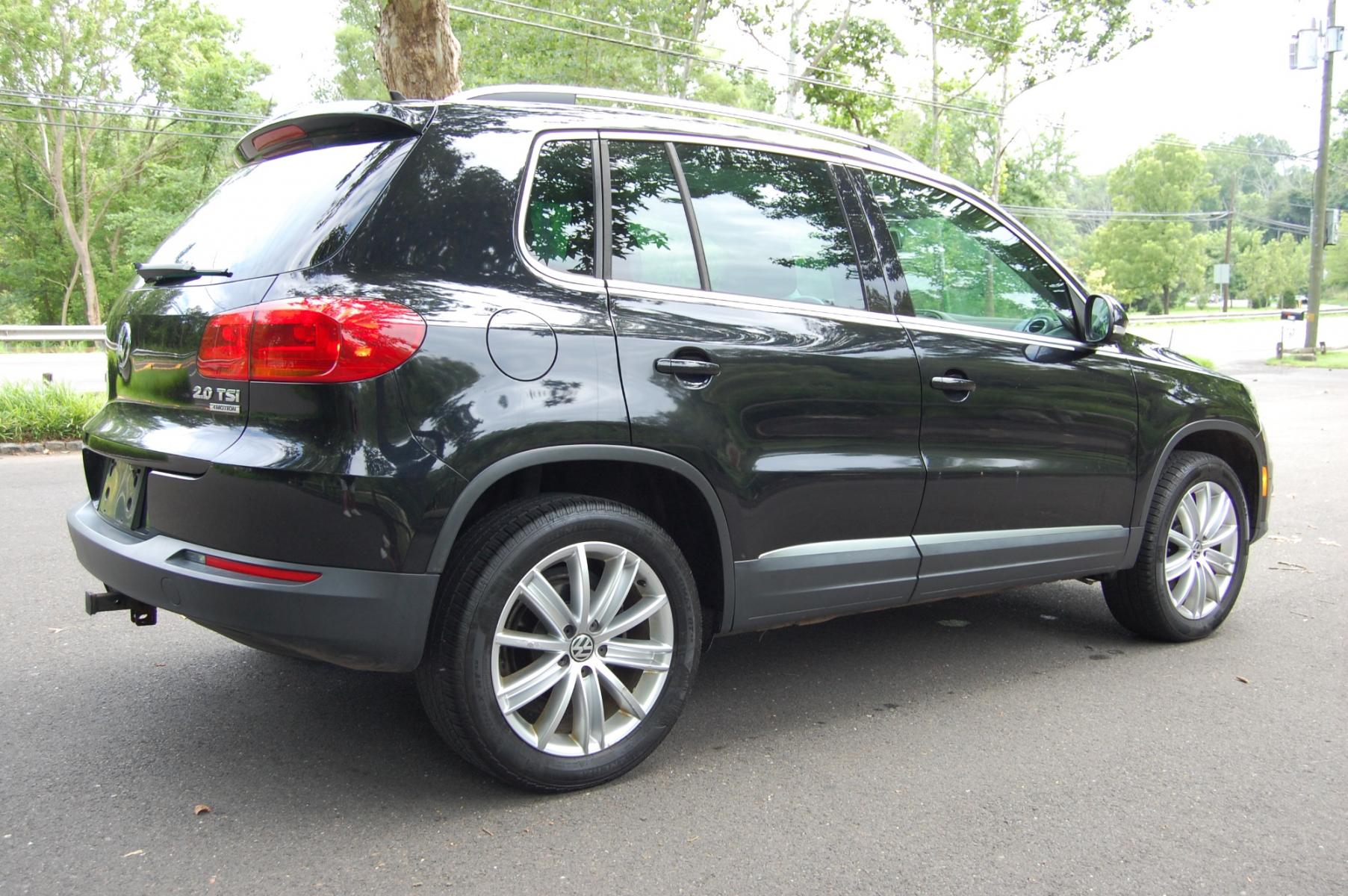 2012 Black /Black Leather Volkswagen Tiguan SE 4Motion (WVGBV7AX8CW) with an 2.0L L4 DOHC 16V TURBO engine, 6-Speed Automatic transmission, located at 6528 Lower York Road, New Hope, PA, 18938, (215) 862-9555, 40.358707, -74.977882 - Photo #4