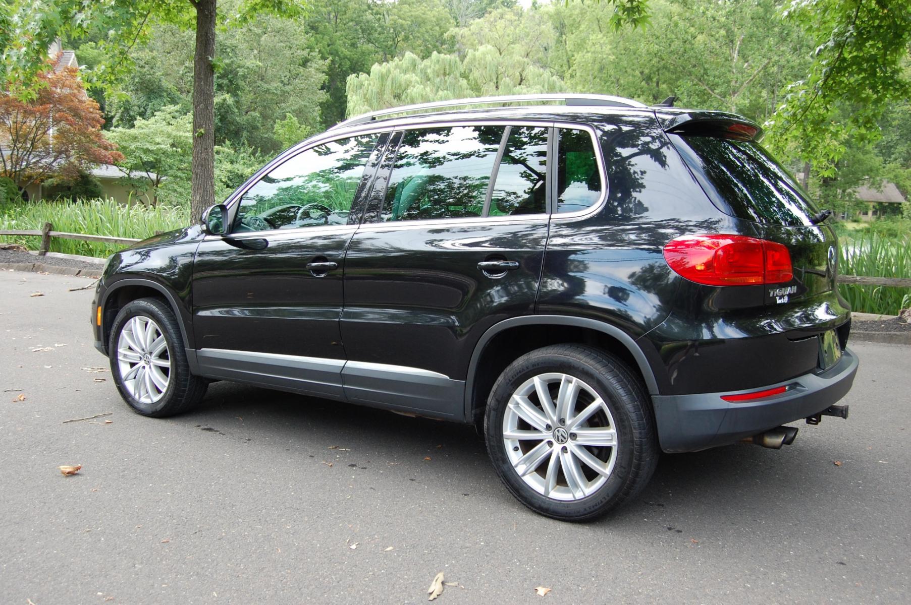 2012 Black /Black Leather Volkswagen Tiguan SE 4Motion (WVGBV7AX8CW) with an 2.0L L4 DOHC 16V TURBO engine, 6-Speed Automatic transmission, located at 6528 Lower York Road, New Hope, PA, 18938, (215) 862-9555, 40.358707, -74.977882 - Photo #5