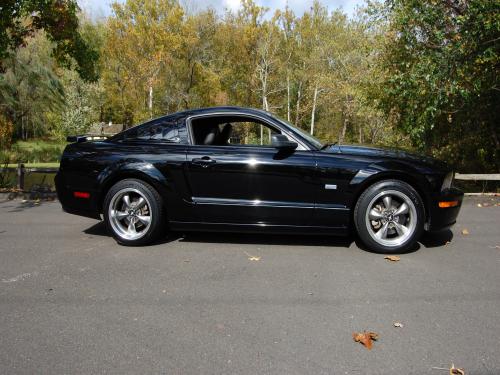 2005 Ford Mustang GT Premium Coupe