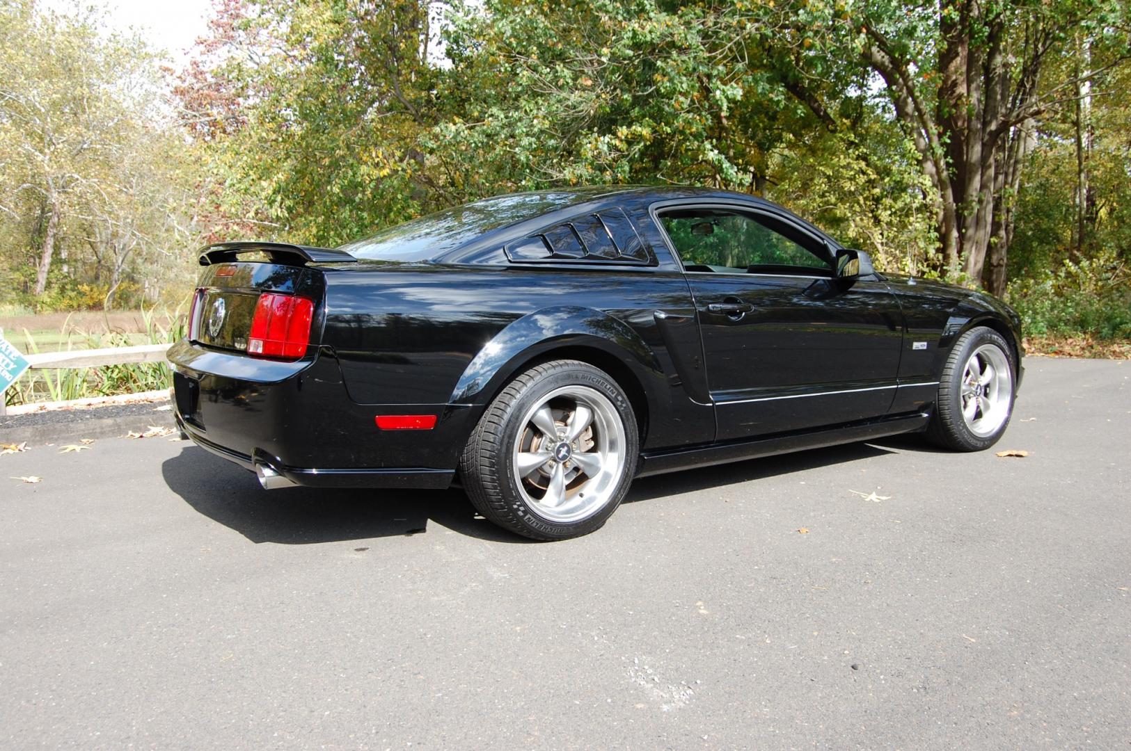 2005 Black /Black leather Ford Mustang GT Premium Coupe (1ZVHT82H455) with an 4.6L V8 SOHC 24V engine, 5 Speed Manual transmission, located at 6528 Lower York Road, New Hope, PA, 18938, (215) 862-9555, 40.358707, -74.977882 - Photo#9