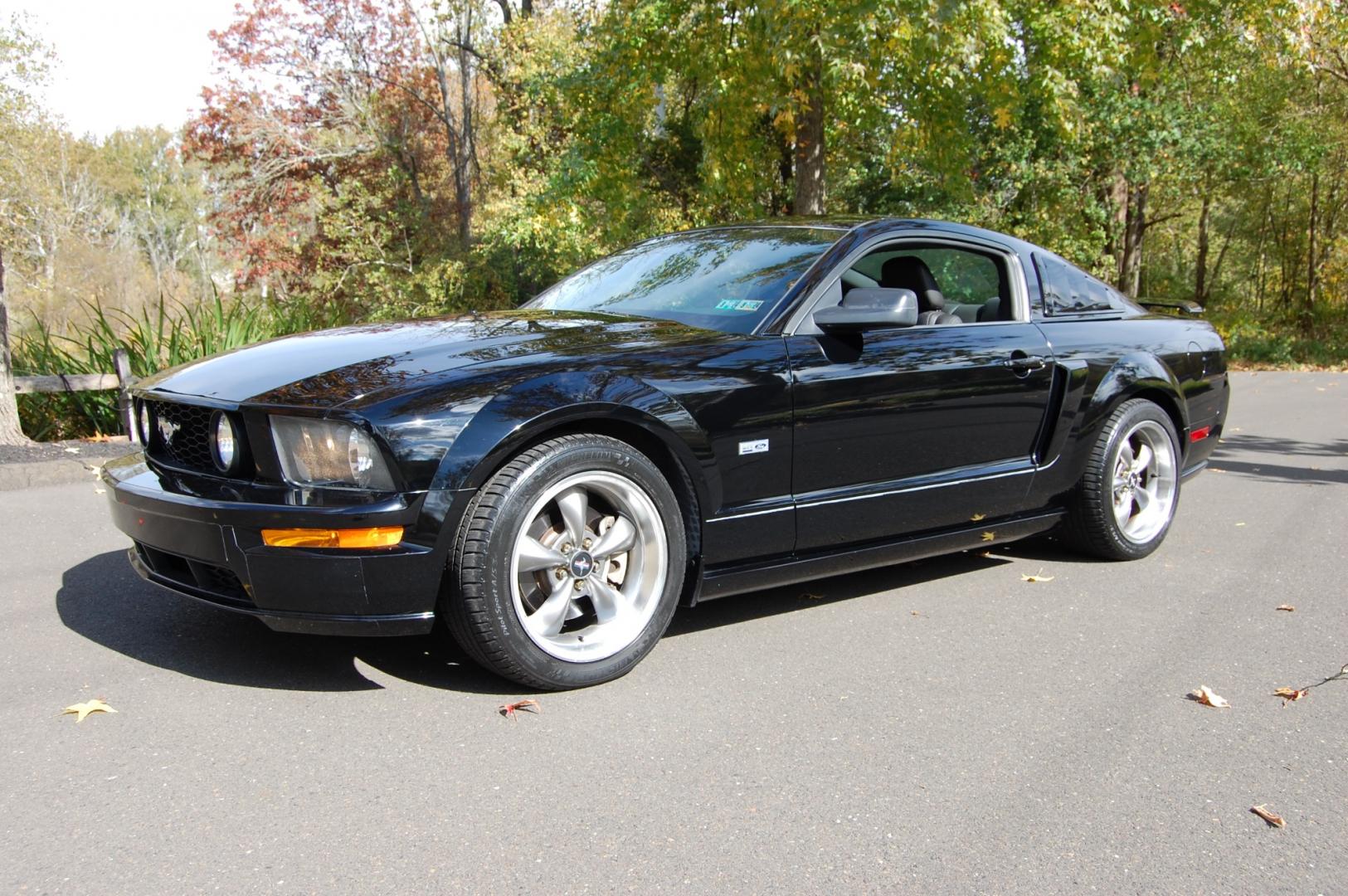 2005 Black /Black leather Ford Mustang GT Premium Coupe (1ZVHT82H455) with an 4.6L V8 SOHC 24V engine, 5 Speed Manual transmission, located at 6528 Lower York Road, New Hope, PA, 18938, (215) 862-9555, 40.358707, -74.977882 - Photo#1