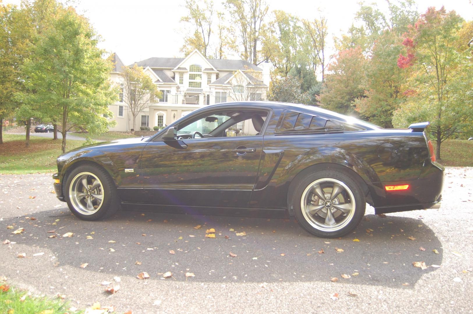 2005 Black /Black leather Ford Mustang GT Premium Coupe (1ZVHT82H455) with an 4.6L V8 SOHC 24V engine, 5 Speed Manual transmission, located at 6528 Lower York Road, New Hope, PA, 18938, (215) 862-9555, 40.358707, -74.977882 - Photo#31