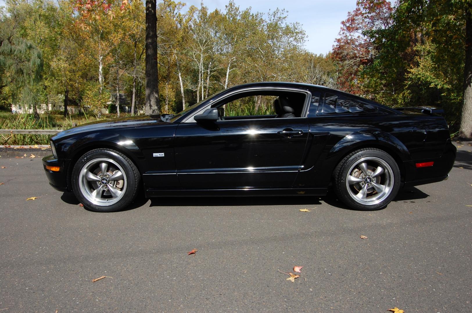 2005 Black /Black leather Ford Mustang GT Premium Coupe (1ZVHT82H455) with an 4.6L V8 SOHC 24V engine, 5 Speed Manual transmission, located at 6528 Lower York Road, New Hope, PA, 18938, (215) 862-9555, 40.358707, -74.977882 - Photo#3