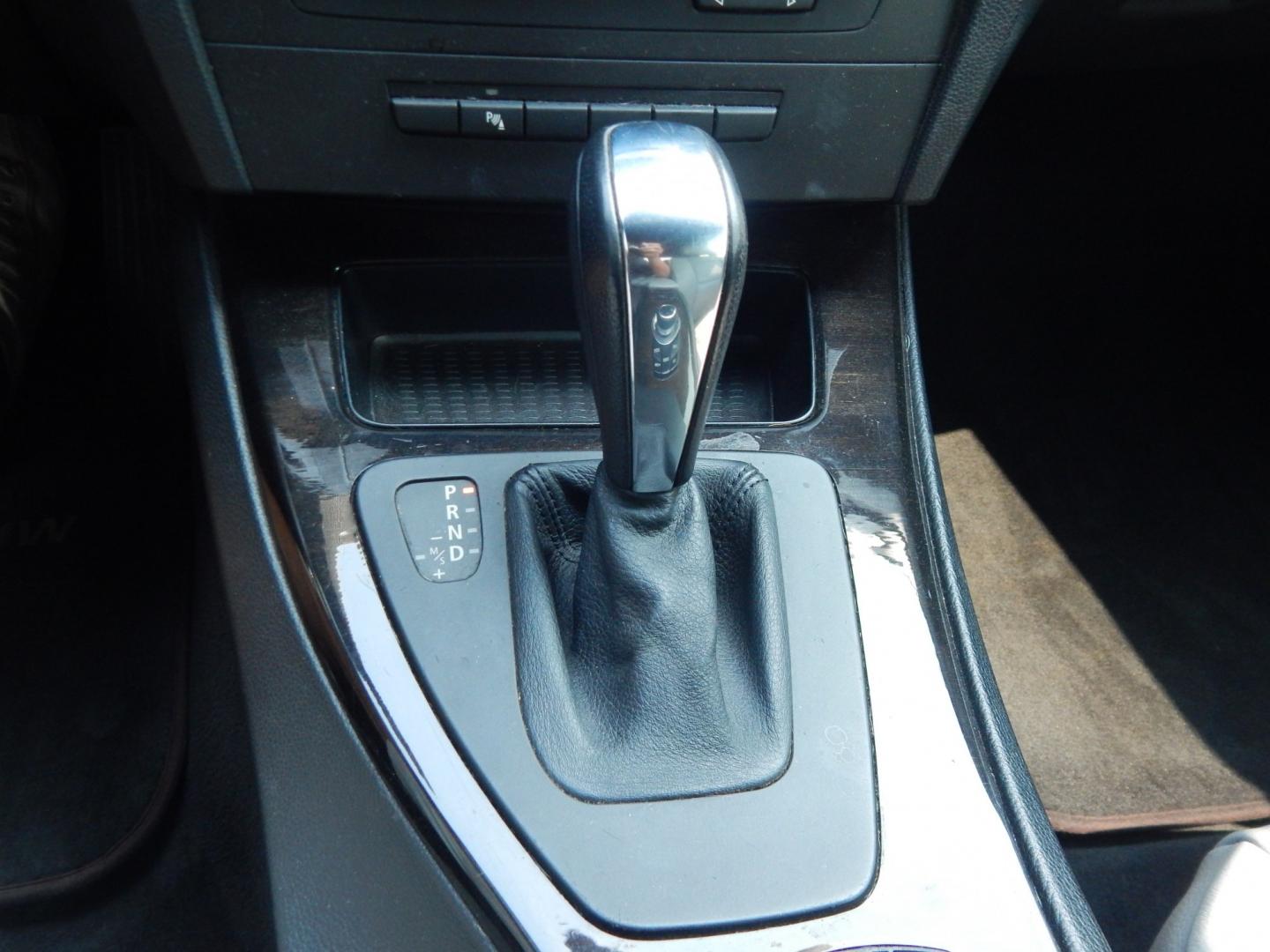 2012 Blue /Gray BMW 3-Series (WBADX7C50CE) with an 3.0L L6 DOHC 24V turbocharged engine, Automatic transmission, located at 6528 Lower York Road, New Hope, PA, 18938, (215) 862-9555, 40.358707, -74.977882 - Here for sale is a 2012 BMW 335i Hard Top Convertible. Under the hood is a strong running 3.0 liter turbocharged inline 6 cylinder which puts power to the rear wheels via a smooth shifting automatic transmission with paddle shifters. Features include; Gray leather interior, keyless entry system,- Photo#18