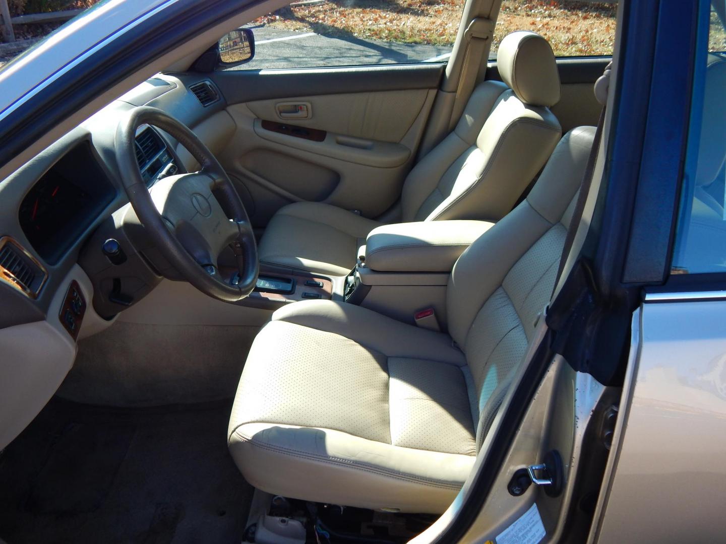1999 Gold /Tan Leather Lexus ES 300 Base (JT8BF28G7X5) with an 3.0L V6 DOHC 24V engine, 4-Speed Automatic Overdrive transmission, located at 6528 Lower York Road, New Hope, PA, 18938, (215) 862-9555, 40.358707, -74.977882 - Photo#8