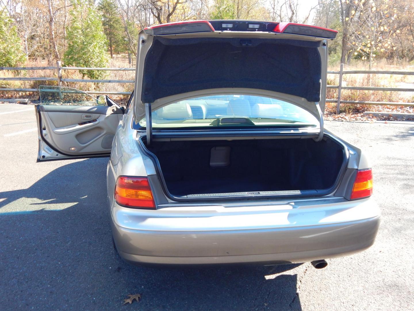 1999 Gold /Tan Leather Lexus ES 300 Base (JT8BF28G7X5) with an 3.0L V6 DOHC 24V engine, 4-Speed Automatic Overdrive transmission, located at 6528 Lower York Road, New Hope, PA, 18938, (215) 862-9555, 40.358707, -74.977882 - Photo#14