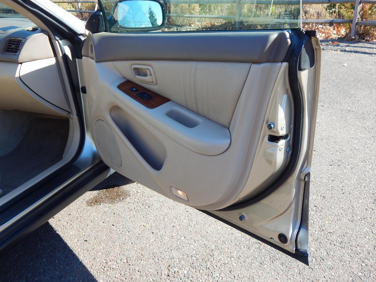 1999 Gold /Tan Leather Lexus ES 300 Base (JT8BF28G7X5) with an 3.0L V6 DOHC 24V engine, 4-Speed Automatic Overdrive transmission, located at 6528 Lower York Road, New Hope, PA, 18938, (215) 862-9555, 40.358707, -74.977882 - Photo#17
