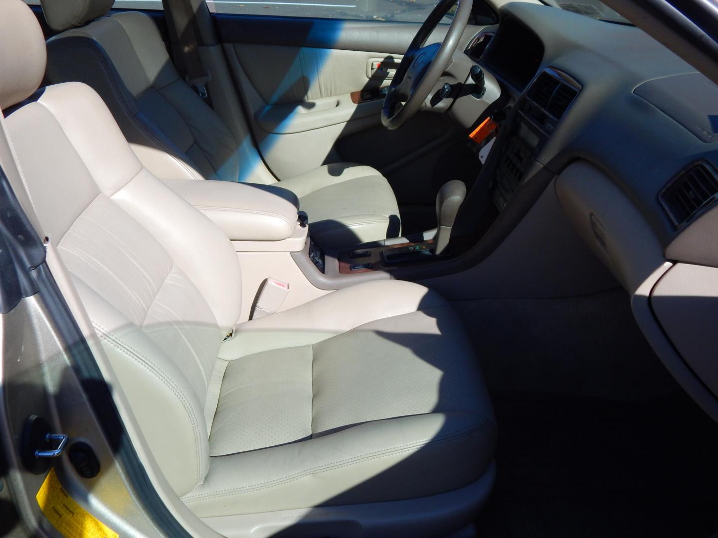 1999 Gold /Tan Leather Lexus ES 300 Base (JT8BF28G7X5) with an 3.0L V6 DOHC 24V engine, 4-Speed Automatic Overdrive transmission, located at 6528 Lower York Road, New Hope, PA, 18938, (215) 862-9555, 40.358707, -74.977882 - Photo#11