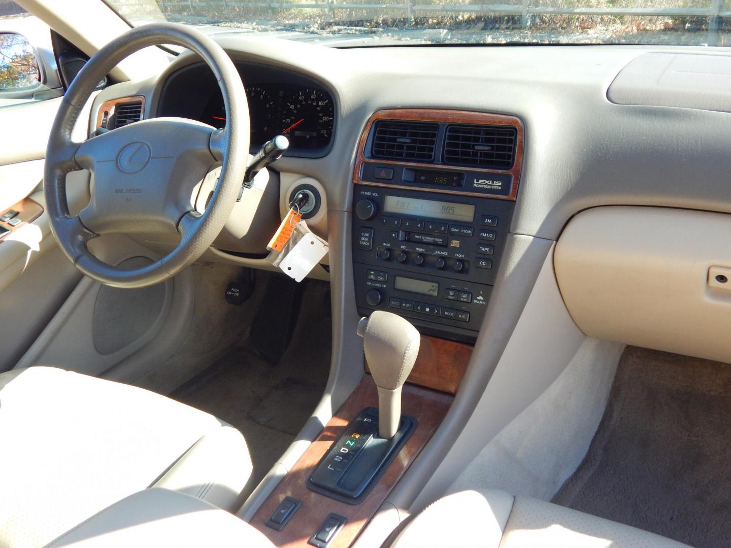 1999 Gold /Tan Leather Lexus ES 300 Base (JT8BF28G7X5) with an 3.0L V6 DOHC 24V engine, 4-Speed Automatic Overdrive transmission, located at 6528 Lower York Road, New Hope, PA, 18938, (215) 862-9555, 40.358707, -74.977882 - Photo#12