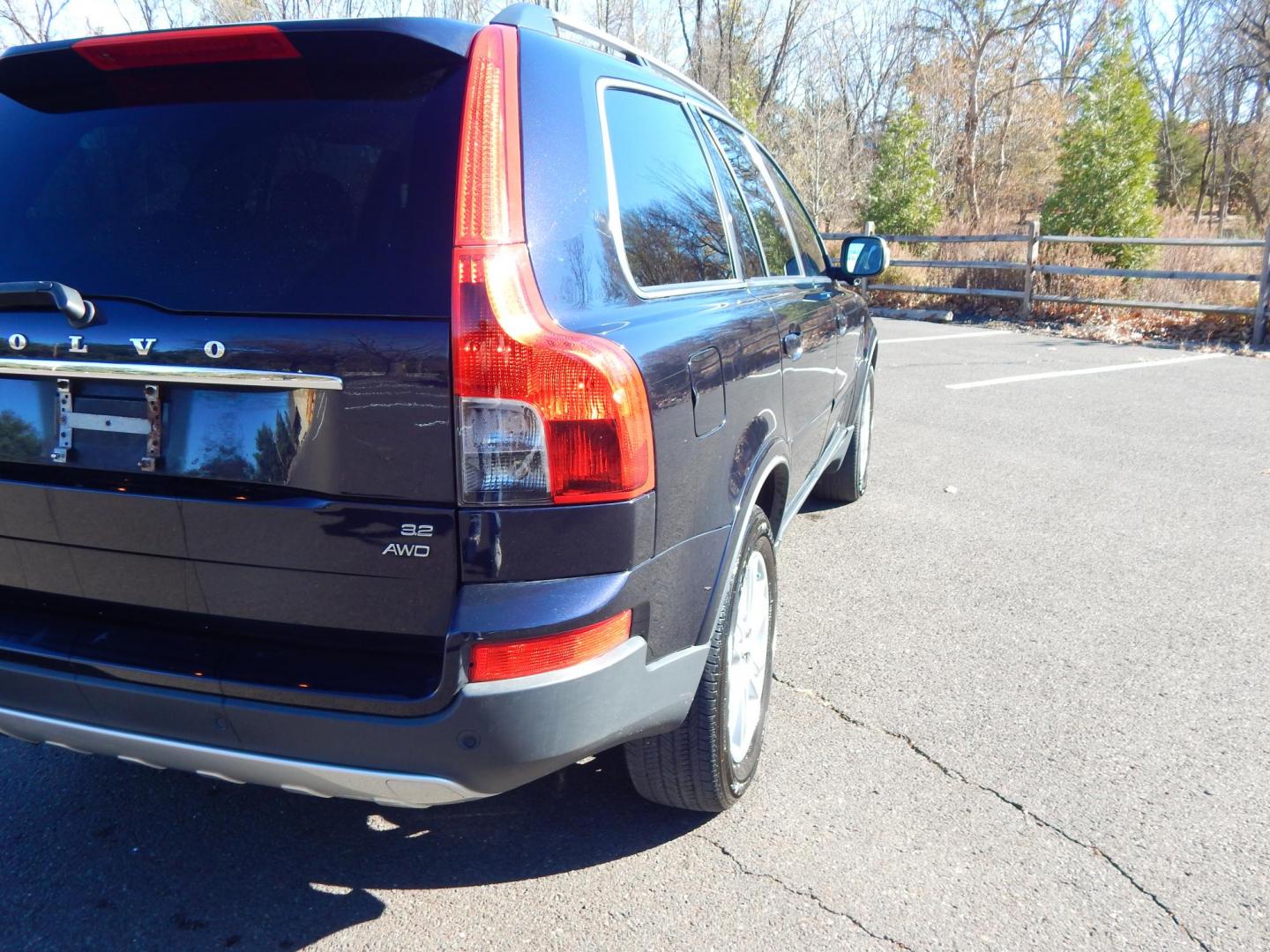 2010 Blue /Black Leather Volvo XC90 3.2 AWD 7-Passenger (YV4982CZ4A1) with an 3.2L L6 DOHC 24V engine, 6-Speed Automatic Overdrive transmission, located at 6528 Lower York Road, New Hope, PA, 18938, (215) 862-9555, 40.358707, -74.977882 - Here we have a very nice, ONE OWNER, NO ACCIDENT Volvo XC90 with a 3.2L inline 6 putting power to the ground via a smooth shifting all wheel drive transmission. Options include: black leather, power seats, wood grain trim, dual climate controls, heated seats, AM/FM/CD radio, tilt steering wheel, cru - Photo#8