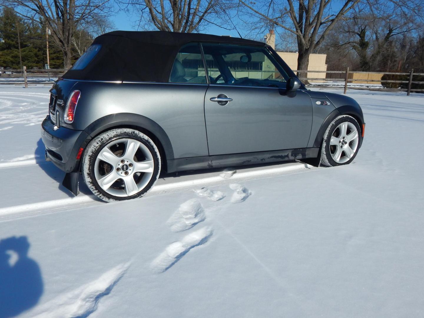 2008 Gray /Black leather Mini Cooper S Convertible (WMWRH33538T) with an 1.6L L4 DOHC 16V turbocharged engine, Automatic transmission, located at 6528 Lower York Road, New Hope, PA, 18938, (215) 862-9555, 40.358707, -74.977882 - Photo#1