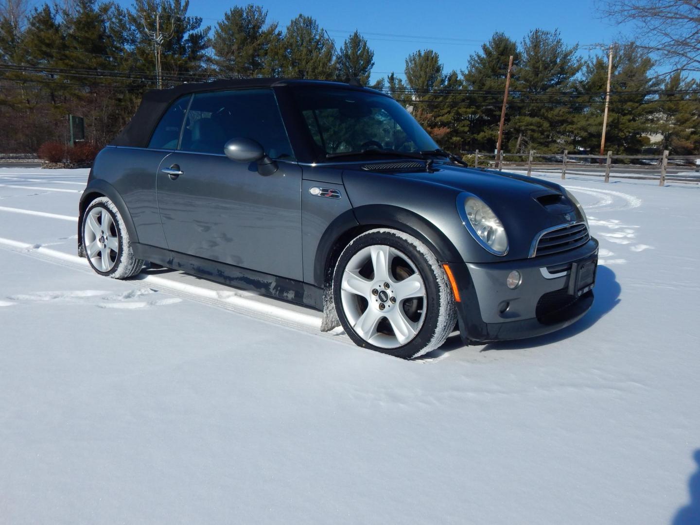 2008 Gray /Black leather Mini Cooper S Convertible (WMWRH33538T) with an 1.6L L4 DOHC 16V turbocharged engine, Automatic transmission, located at 6528 Lower York Road, New Hope, PA, 18938, (215) 862-9555, 40.358707, -74.977882 - Photo#0
