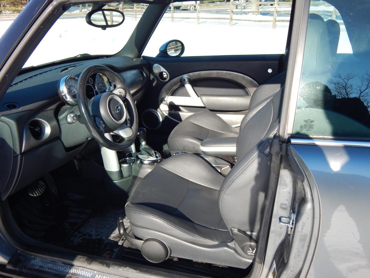 2008 Gray /Black leather Mini Cooper S Convertible (WMWRH33538T) with an 1.6L L4 DOHC 16V turbocharged engine, Automatic transmission, located at 6528 Lower York Road, New Hope, PA, 18938, (215) 862-9555, 40.358707, -74.977882 - Photo#10