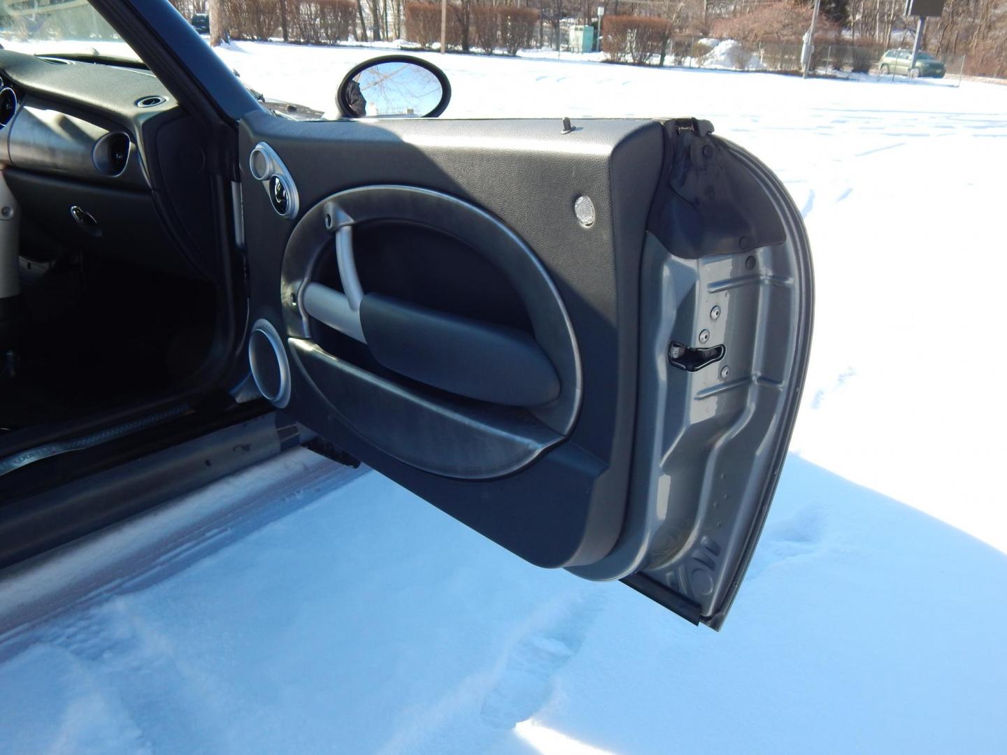 2008 Gray /Black leather Mini Cooper S Convertible (WMWRH33538T) with an 1.6L L4 DOHC 16V turbocharged engine, Automatic transmission, located at 6528 Lower York Road, New Hope, PA, 18938, (215) 862-9555, 40.358707, -74.977882 - Photo#13