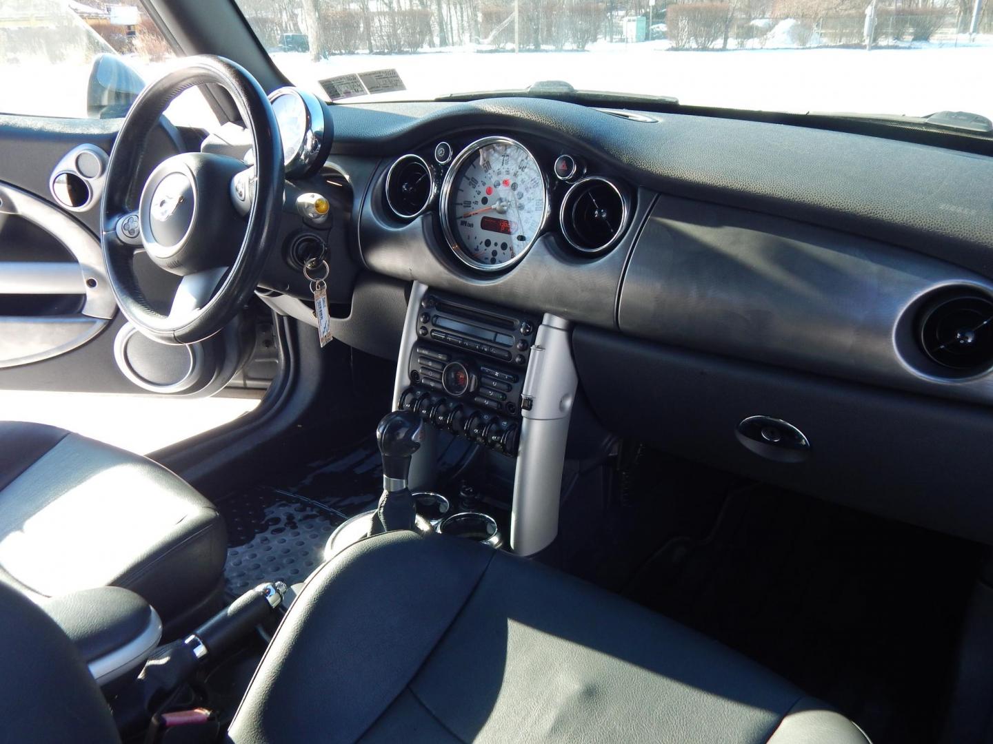 2008 Gray /Black leather Mini Cooper S Convertible (WMWRH33538T) with an 1.6L L4 DOHC 16V turbocharged engine, Automatic transmission, located at 6528 Lower York Road, New Hope, PA, 18938, (215) 862-9555, 40.358707, -74.977882 - Photo#17