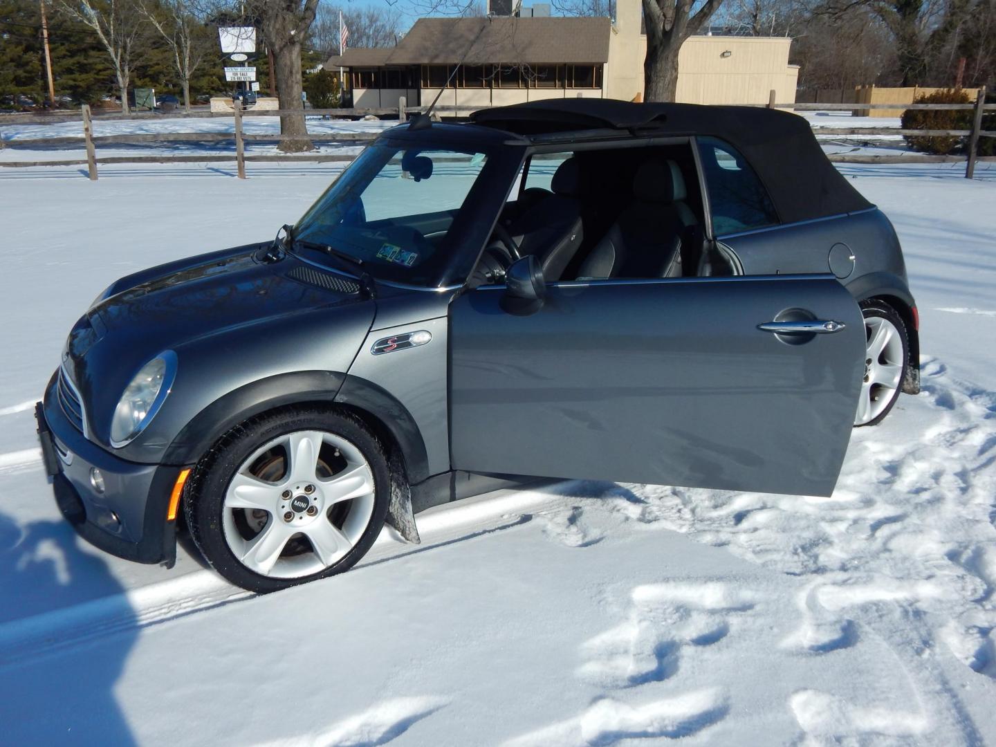 2008 Gray /Black leather Mini Cooper S Convertible (WMWRH33538T) with an 1.6L L4 DOHC 16V turbocharged engine, Automatic transmission, located at 6528 Lower York Road, New Hope, PA, 18938, (215) 862-9555, 40.358707, -74.977882 - Photo#18