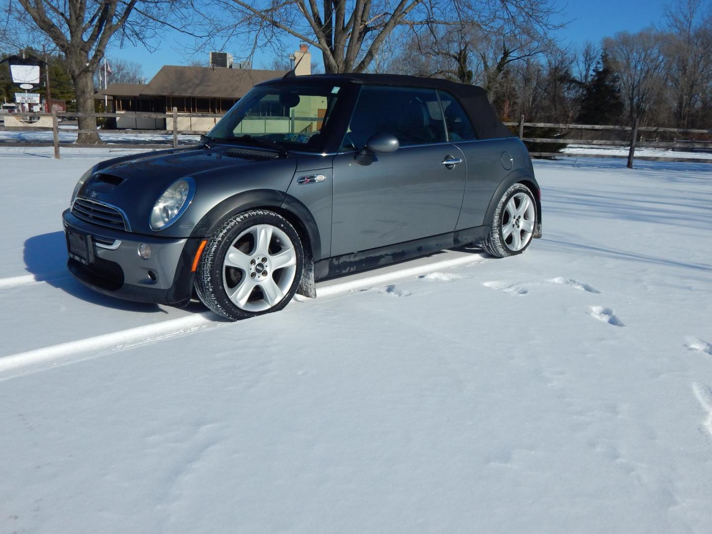 2008 Gray /Black leather Mini Cooper S Convertible (WMWRH33538T) with an 1.6L L4 DOHC 16V turbocharged engine, Automatic transmission, located at 6528 Lower York Road, New Hope, PA, 18938, (215) 862-9555, 40.358707, -74.977882 - Photo#3