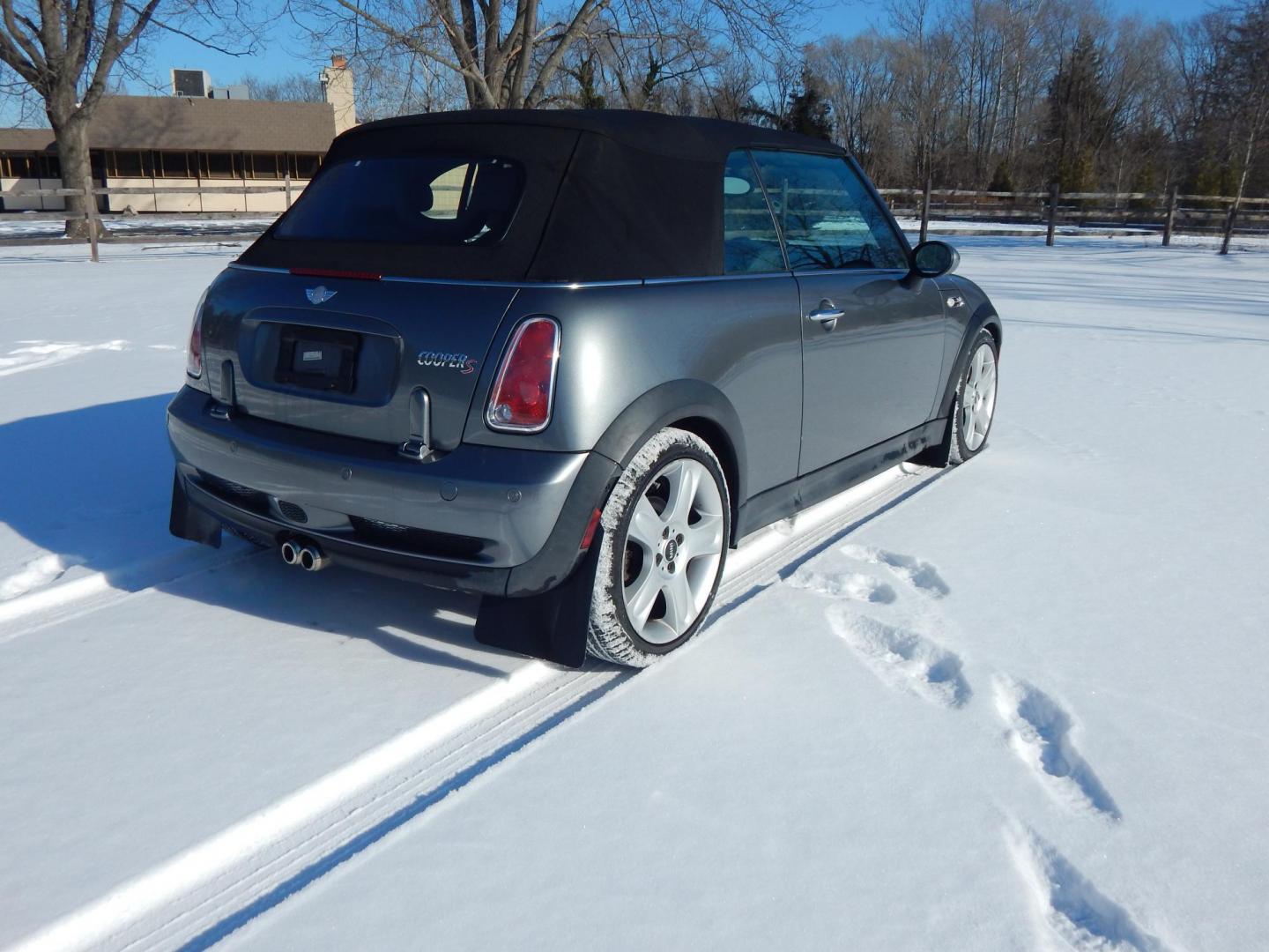2008 Gray /Black leather Mini Cooper S Convertible (WMWRH33538T) with an 1.6L L4 DOHC 16V turbocharged engine, Automatic transmission, located at 6528 Lower York Road, New Hope, PA, 18938, (215) 862-9555, 40.358707, -74.977882 - Photo#5