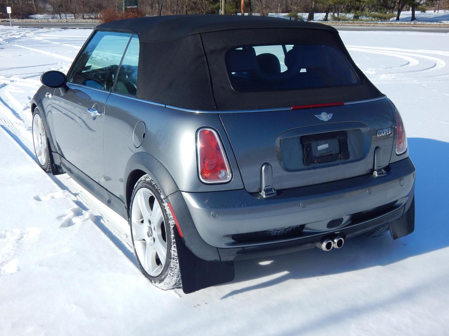 2008 Gray /Black leather Mini Cooper S Convertible (WMWRH33538T) with an 1.6L L4 DOHC 16V turbocharged engine, Automatic transmission, located at 6528 Lower York Road, New Hope, PA, 18938, (215) 862-9555, 40.358707, -74.977882 - Photo#6