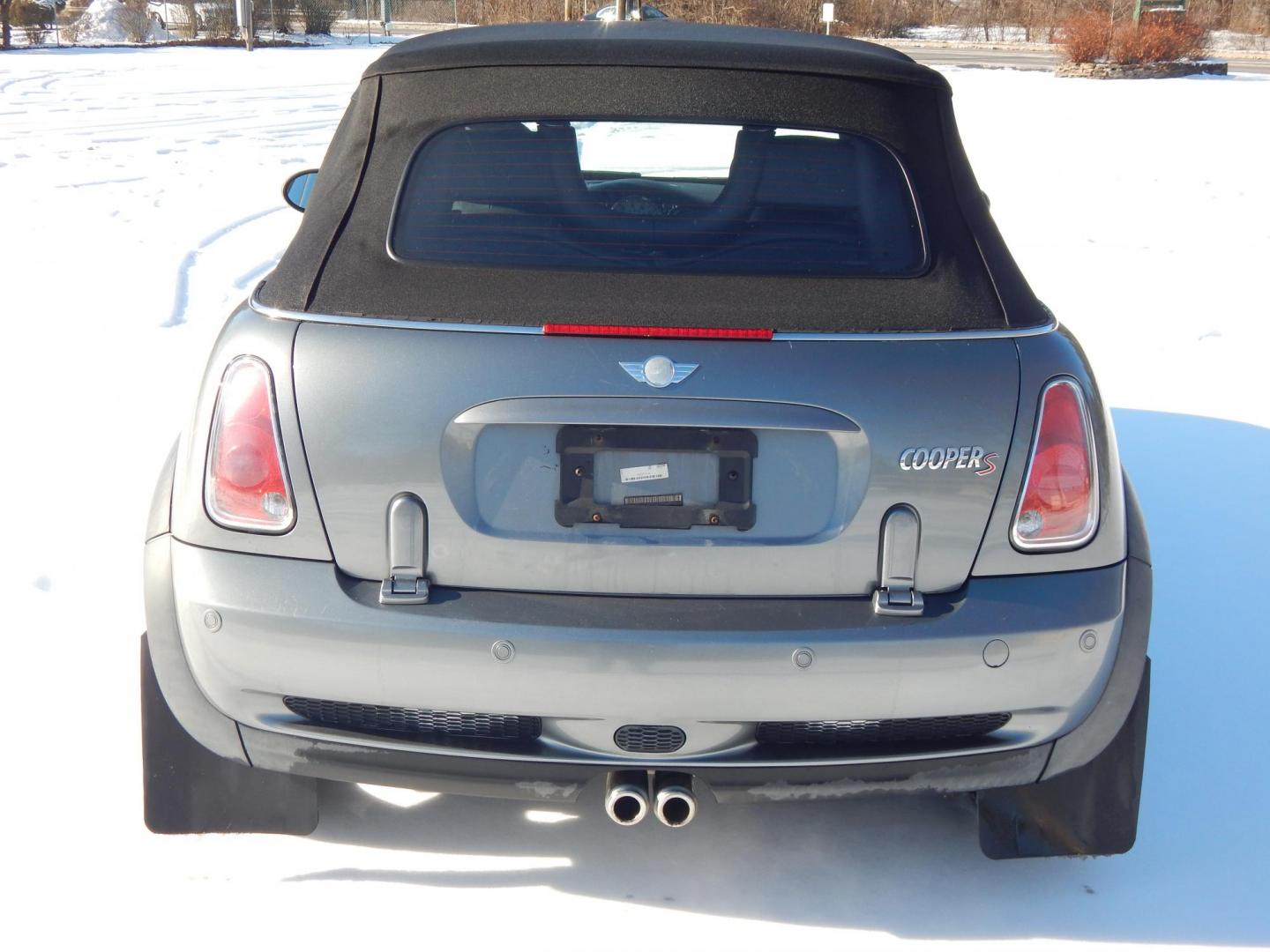 2008 Gray /Black leather Mini Cooper S Convertible (WMWRH33538T) with an 1.6L L4 DOHC 16V turbocharged engine, Automatic transmission, located at 6528 Lower York Road, New Hope, PA, 18938, (215) 862-9555, 40.358707, -74.977882 - Photo#8