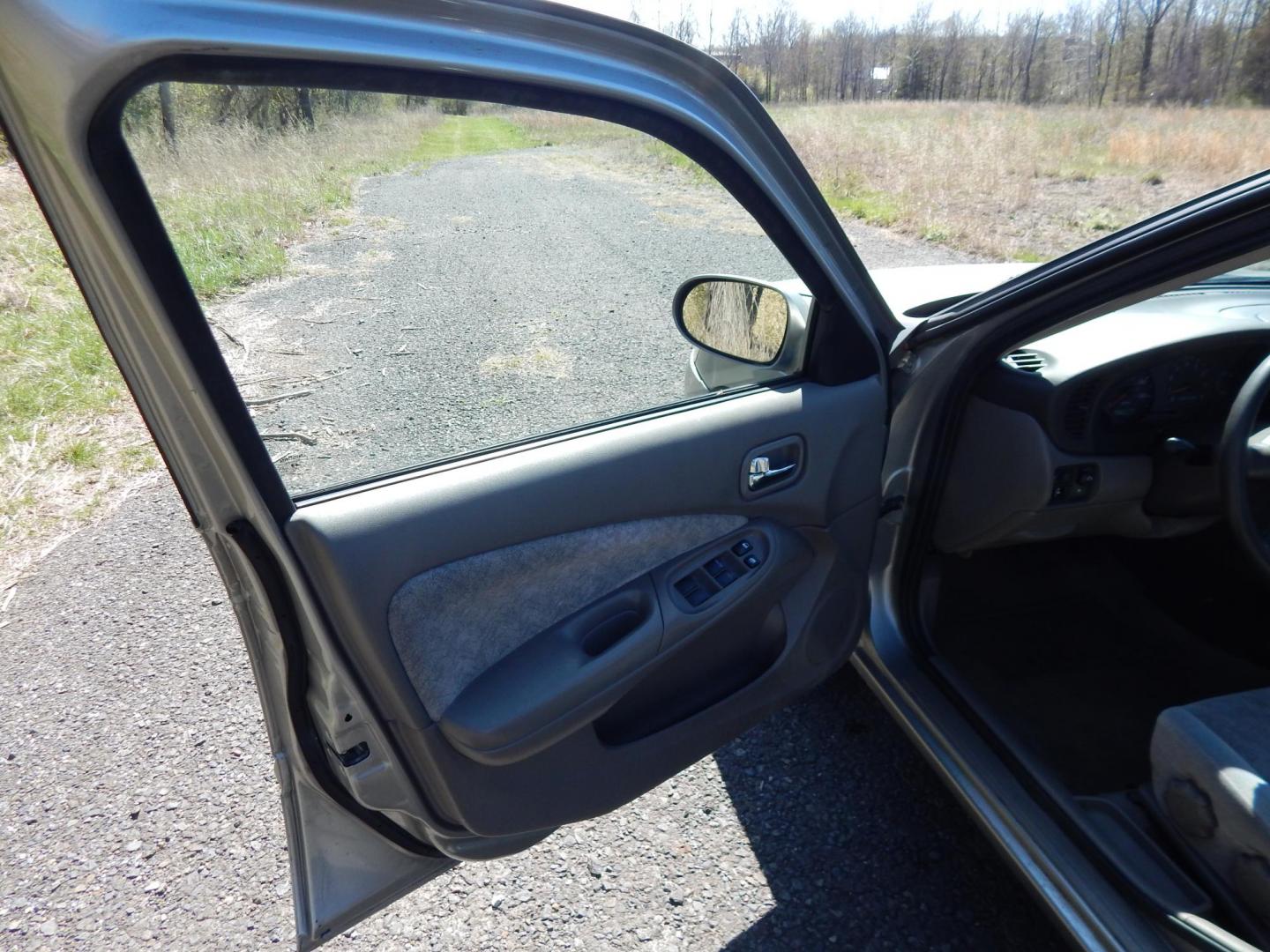 2002 Silver /Gray Cloth Nissan Sentra GXE (3N1CB51D82L) with an 1.8L L4 DOHC 16V engine, Automatic transmission, located at 6528 Lower York Road, New Hope, PA, 18938, (215) 862-9555, 40.358707, -74.977882 - Here we have a Nissan Sentra with a 1.8L 4 cylinder engine putting power to the front wheels via a smooth shifting automatic transmission. Options include: gray cloth, heat, AC, Sony aftermarket head unit, power windows, power locks, power mirrors, cruise control, tilt steering wheel, drivers/passen - Photo#8