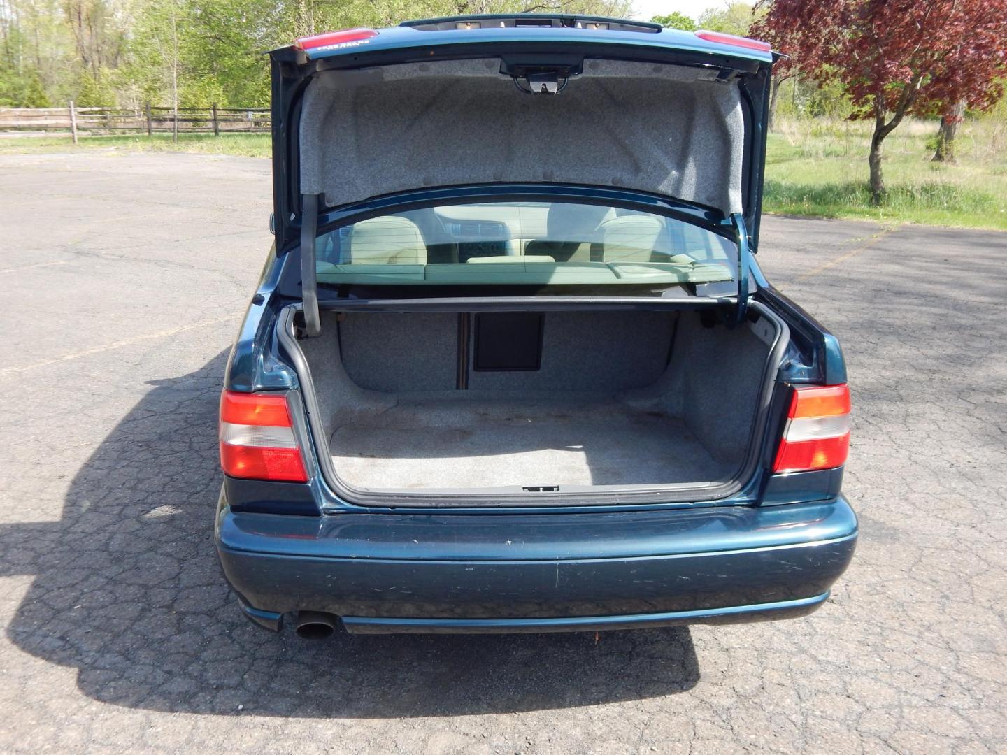 1998 Green /Tan Volvo S70 Base (YV1LS5579W2) with an 2.4L L5 DOHC 20V engine, Automatic transmission, located at 6528 Lower York Road, New Hope, PA, 18938, (215) 862-9555, 40.358707, -74.977882 - Here we have a '98 Volvo S70 with a 2.4L inline 5 cylinder putting power to the front wheels via a smooth shifting automatic transmission. Options include: tan cloth, power drivers seat with memory, AM/FM/TAPE radio, heated front seats, dual climate control, tilt steering wheel, cruise control, powe - Photo#9