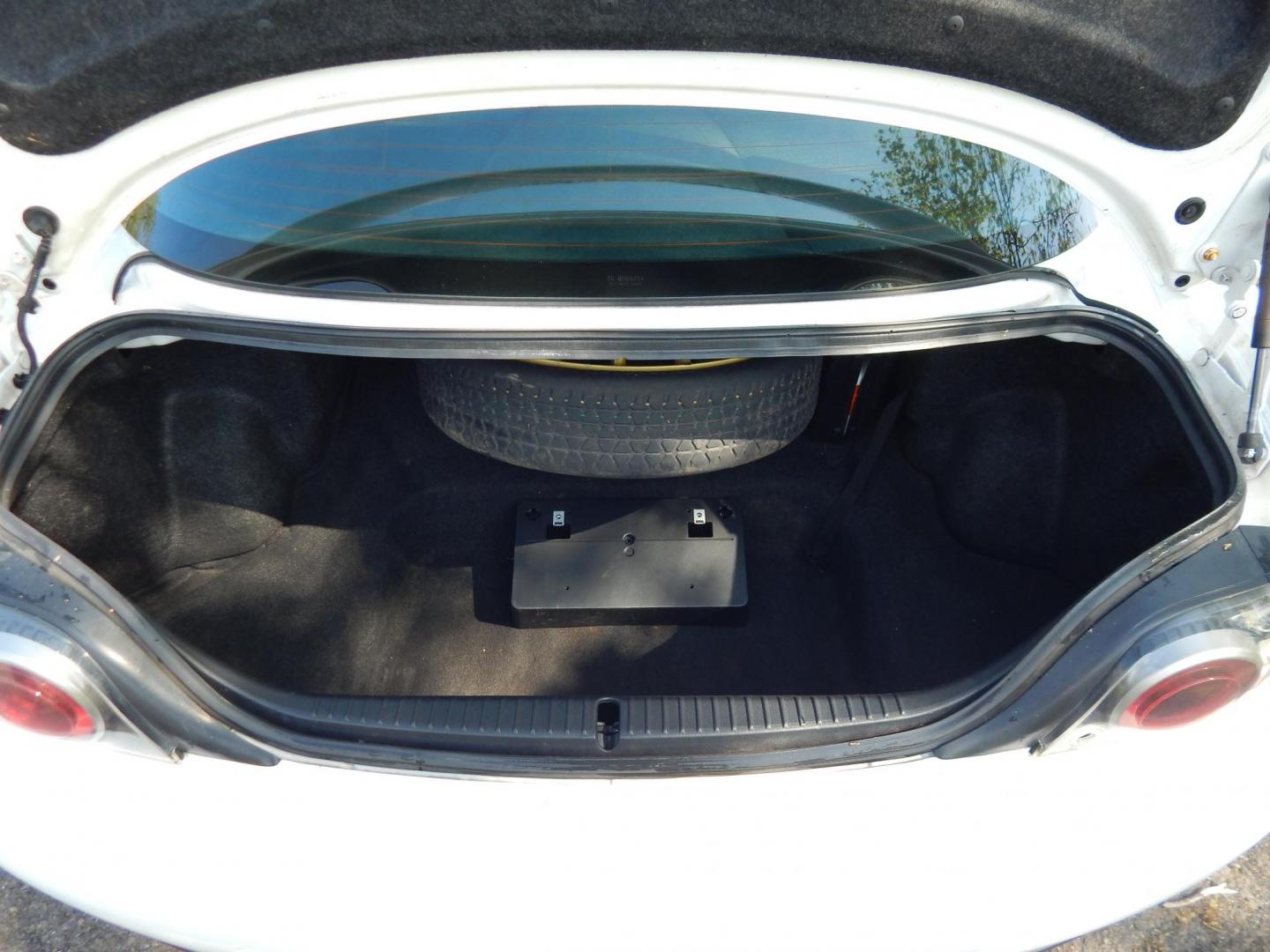 2005 White /Black Cloth Mazda RX-8 6-Speed (JM1FE173650) with an 1.3L L2 ROTARY engine, Manual transmission, located at 6528 Lower York Road, New Hope, PA, 18938, (215) 862-9555, 40.358707, -74.977882 - Here we have a Mazda RX-8 with a 1.3L Rotary engine putting power to the rear wheels via a smooth shifting 6 speed manual transmission. Options include: black cloth, AM/FM/CD/TAPE radio, tilt steering wheel, cruise control, power windows/locks/mirrors, sunroof, dual aftermarket exhaust, aftermarket - Photo#15