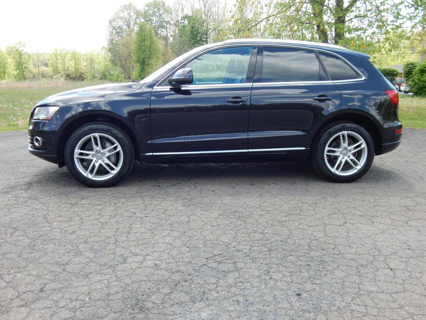 2014 Black /Brown Audi Q5 2.0 quattro Premium (WA1LFAFP0EA) with an 2.0L L4 DOHC 16V engine, 6-Speed Automatic transmission, located at 6528 Lower York Road, New Hope, PA, 18938, (215) 862-9555, 40.358707, -74.977882 - Here we have a 2014 Audi Q5 Premium Plus with a 2.0L inline 4 cylinder turbo engine putting power to all four wheels via an automatic transmission. Options include: brown leather, dual power seats, panoramic sunroof, push button start, dual climate controls, AM/FM/CD/MEDIA radio with navigation, til - Photo#1