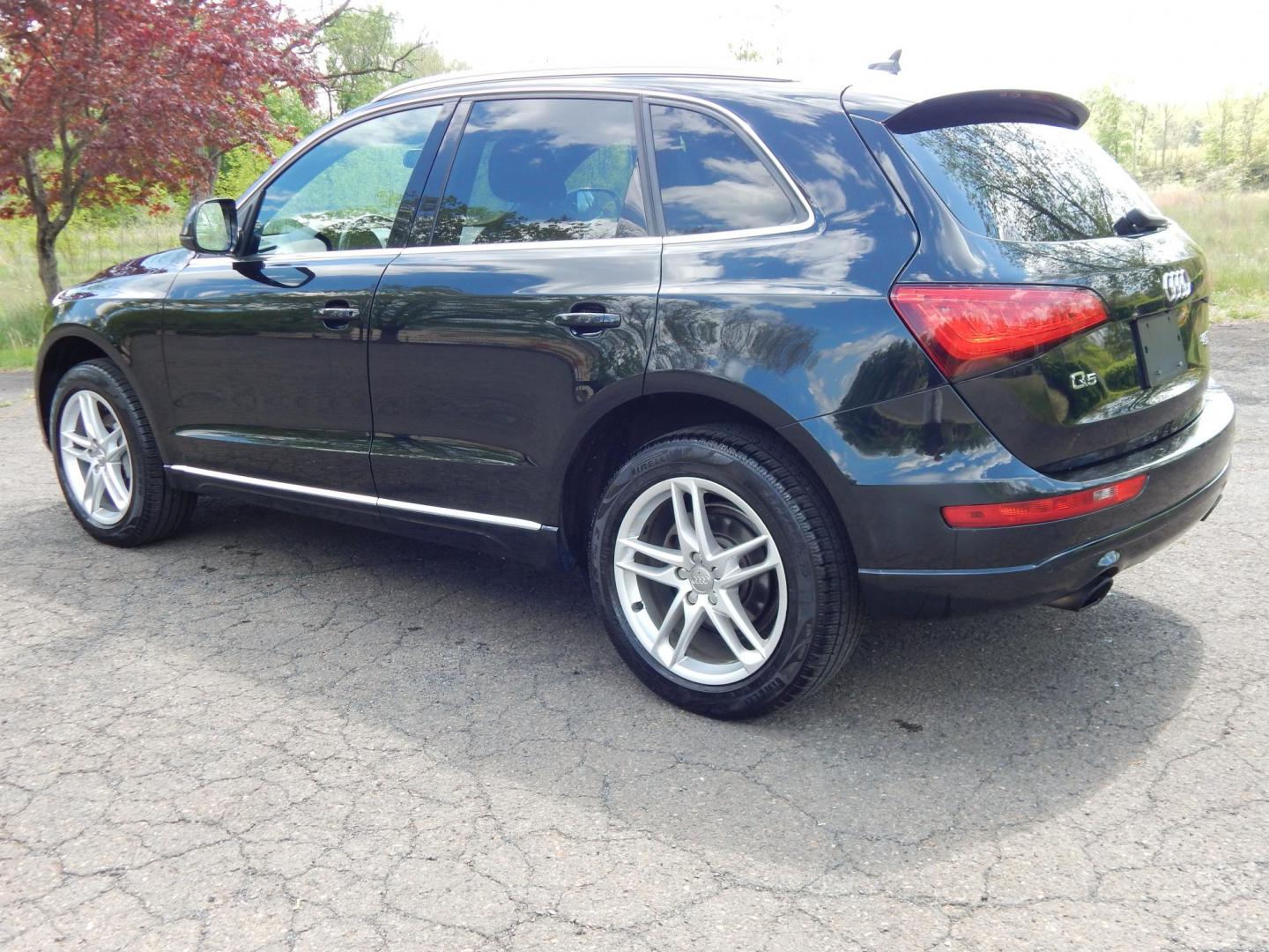 2014 Black /Brown Audi Q5 2.0 quattro Premium (WA1LFAFP0EA) with an 2.0L L4 DOHC 16V engine, 6-Speed Automatic transmission, located at 6528 Lower York Road, New Hope, PA, 18938, (215) 862-9555, 40.358707, -74.977882 - Here we have a 2014 Audi Q5 Premium Plus with a 2.0L inline 4 cylinder turbo engine putting power to all four wheels via an automatic transmission. Options include: brown leather, dual power seats, panoramic sunroof, push button start, dual climate controls, AM/FM/CD/MEDIA radio with navigation, til - Photo#2