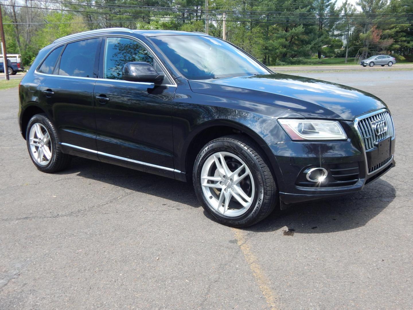 2014 Black /Brown Audi Q5 2.0 quattro Premium (WA1LFAFP0EA) with an 2.0L L4 DOHC 16V engine, 6-Speed Automatic transmission, located at 6528 Lower York Road, New Hope, PA, 18938, (215) 862-9555, 40.358707, -74.977882 - Here we have a 2014 Audi Q5 Premium Plus with a 2.0L inline 4 cylinder turbo engine putting power to all four wheels via an automatic transmission. Options include: brown leather, dual power seats, panoramic sunroof, push button start, dual climate controls, AM/FM/CD/MEDIA radio with navigation, til - Photo#5