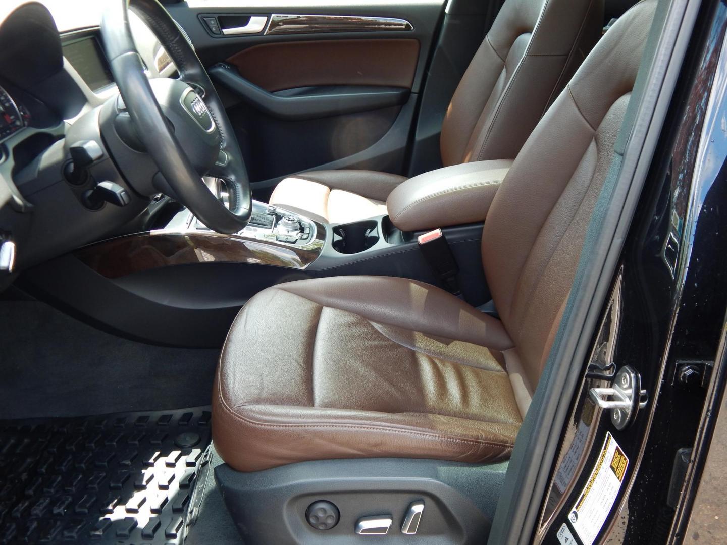 2014 Black /Brown Audi Q5 2.0 quattro Premium (WA1LFAFP0EA) with an 2.0L L4 DOHC 16V engine, 6-Speed Automatic transmission, located at 6528 Lower York Road, New Hope, PA, 18938, (215) 862-9555, 40.358707, -74.977882 - Here we have a 2014 Audi Q5 Premium Plus with a 2.0L inline 4 cylinder turbo engine putting power to all four wheels via an automatic transmission. Options include: brown leather, dual power seats, panoramic sunroof, push button start, dual climate controls, AM/FM/CD/MEDIA radio with navigation, til - Photo#9