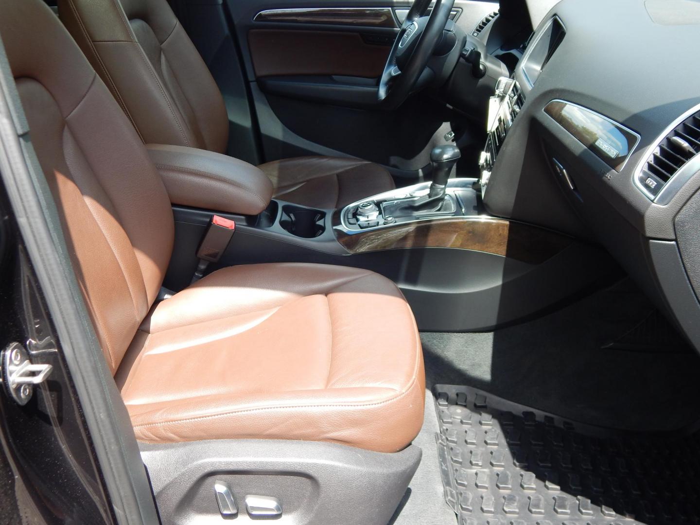 2014 Black /Brown Audi Q5 2.0 quattro Premium (WA1LFAFP0EA) with an 2.0L L4 DOHC 16V engine, 6-Speed Automatic transmission, located at 6528 Lower York Road, New Hope, PA, 18938, (215) 862-9555, 40.358707, -74.977882 - Here we have a 2014 Audi Q5 Premium Plus with a 2.0L inline 4 cylinder turbo engine putting power to all four wheels via an automatic transmission. Options include: brown leather, dual power seats, panoramic sunroof, push button start, dual climate controls, AM/FM/CD/MEDIA radio with navigation, til - Photo#16