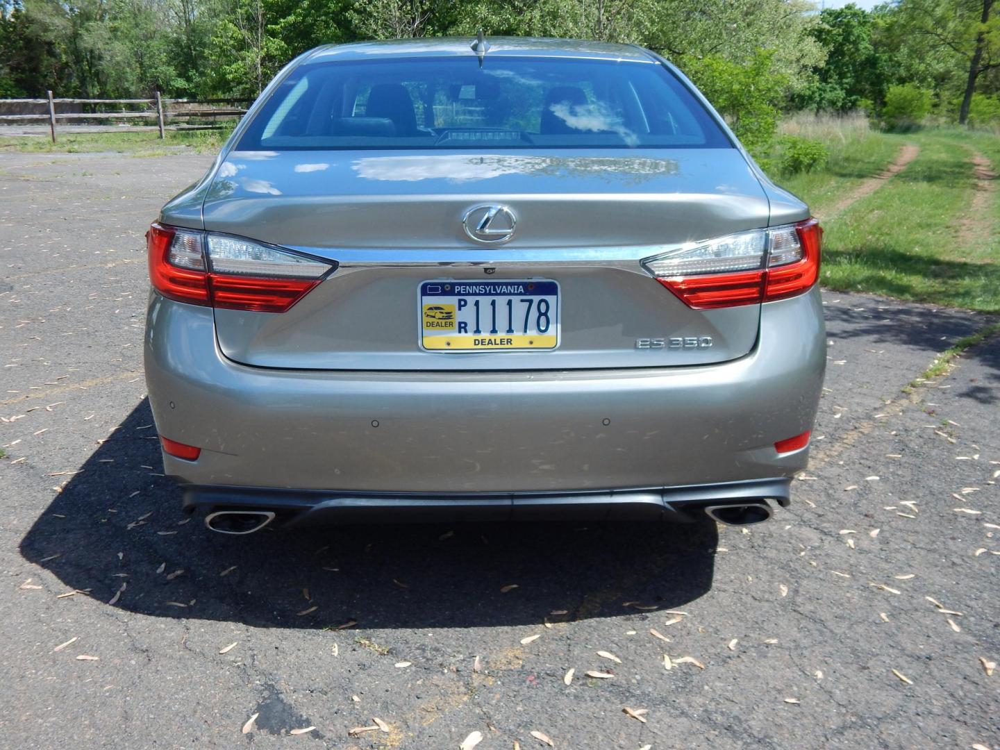 2018 Silver /black Lexus ES 350 Sedan (58ABK1GG2JU) with an 3.5L V6 DOHC 24V engine, 6A transmission, located at 6528 Lower York Road, New Hope, PA, 18938, (215) 862-9555, 40.358707, -74.977882 - Here we have a beautiful, 2 owner, Lexus ES350 with a 3.5L V6 putting power to the front wheels via a smooth shifting automatic transmission. Options include: black leather with wood trim, power front seats, memory drivers seat, power windows/locks/mirrors, cooled and heated front seats, dual climat - Photo#9