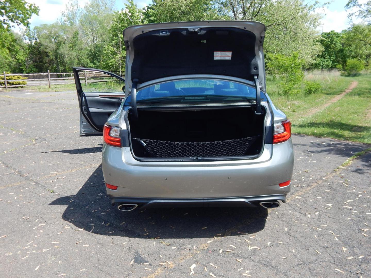 2018 Silver /black Lexus ES 350 Sedan (58ABK1GG2JU) with an 3.5L V6 DOHC 24V engine, 6A transmission, located at 6528 Lower York Road, New Hope, PA, 18938, (215) 862-9555, 40.358707, -74.977882 - Here we have a beautiful, 2 owner, Lexus ES350 with a 3.5L V6 putting power to the front wheels via a smooth shifting automatic transmission. Options include: black leather with wood trim, power front seats, memory drivers seat, power windows/locks/mirrors, cooled and heated front seats, dual climat - Photo#14