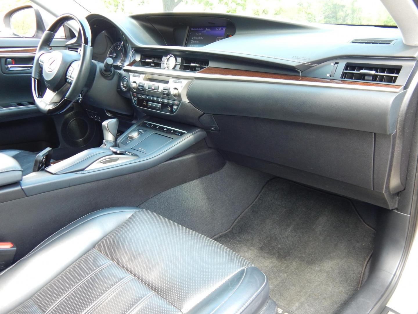 2018 Silver /black Lexus ES 350 Sedan (58ABK1GG2JU) with an 3.5L V6 DOHC 24V engine, 6A transmission, located at 6528 Lower York Road, New Hope, PA, 18938, (215) 862-9555, 40.358707, -74.977882 - Here we have a beautiful, 2 owner, Lexus ES350 with a 3.5L V6 putting power to the front wheels via a smooth shifting automatic transmission. Options include: black leather with wood trim, power front seats, memory drivers seat, power windows/locks/mirrors, cooled and heated front seats, dual climat - Photo#16