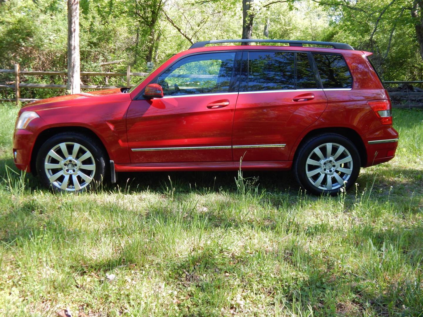 2011 Red /Black Mercedes-Benz GLK-Class GLK350 4MATIC (WDCGG8HB7BF) with an 3.5L V6 engine, 7-Speed Automatic transmission, located at 6528 Lower York Road, New Hope, PA, 18938, (215) 862-9555, 40.358707, -74.977882 - Photo#1
