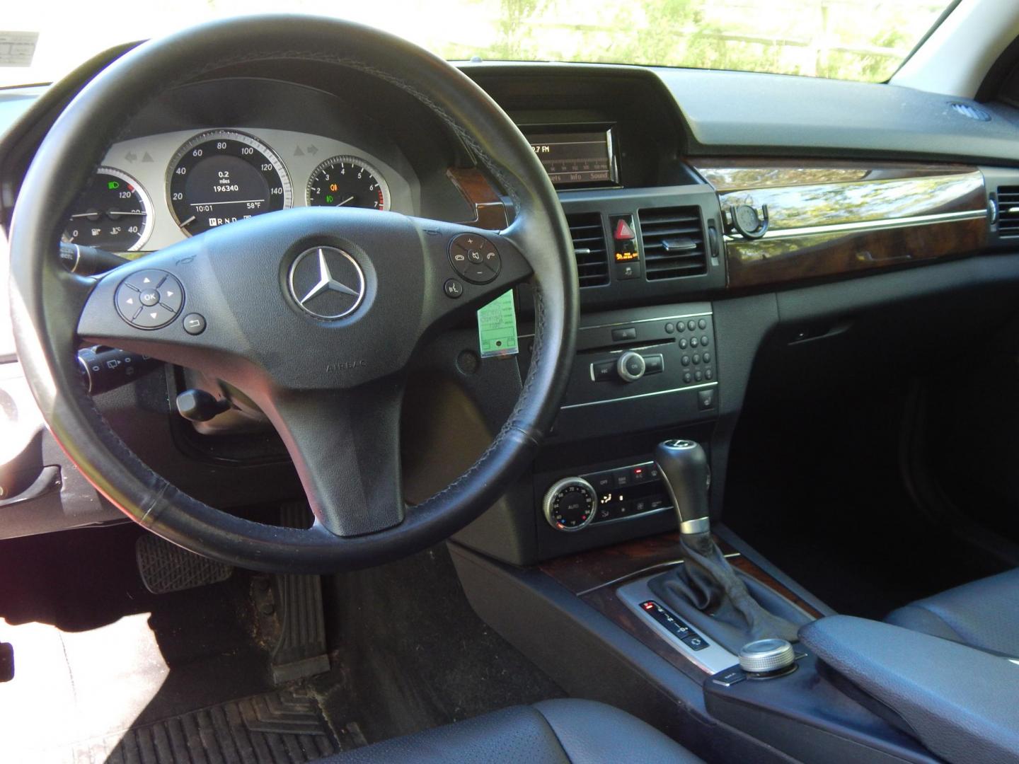 2011 Red /Black Mercedes-Benz GLK-Class GLK350 4MATIC (WDCGG8HB7BF) with an 3.5L V6 engine, 7-Speed Automatic transmission, located at 6528 Lower York Road, New Hope, PA, 18938, (215) 862-9555, 40.358707, -74.977882 - Photo#11