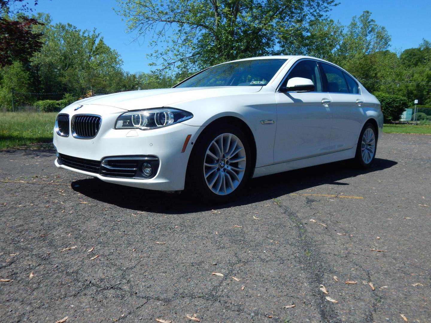 2014 White /Brown BMW 5-Series 528i xDrive (WBA5A7C50ED) with an 3.0L L6 DOHC 24V engine, 8-Speed Automatic transmission, located at 6528 Lower York Road, New Hope, PA, 18938, (215) 862-9555, 40.358707, -74.977882 - Here we have a beautiful running and driving BMW 5 series with a 2.0L 4 cylinder turbo engine putting power to all four wheels via a smooth shifting automatic transmission. Options include: brown leather with wood trim, dual power seats with memory settings, power sunroof, heated and cooled front se - Photo#0