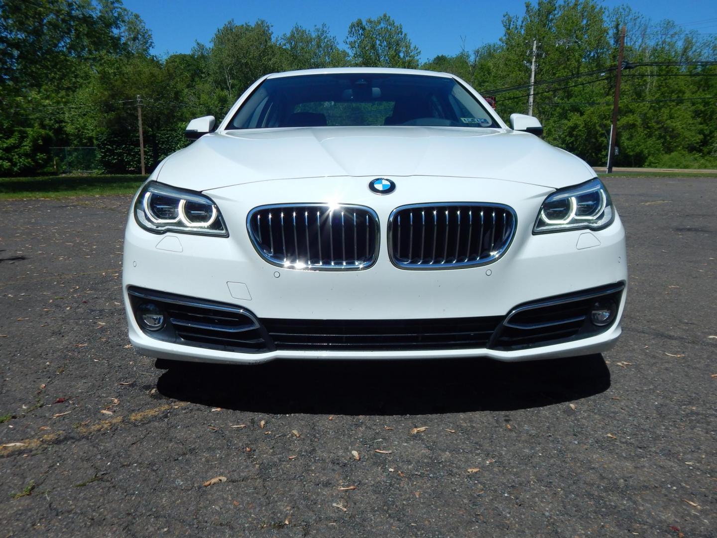 2014 White /Brown BMW 5-Series 528i xDrive (WBA5A7C50ED) with an 3.0L L6 DOHC 24V engine, 8-Speed Automatic transmission, located at 6528 Lower York Road, New Hope, PA, 18938, (215) 862-9555, 40.358707, -74.977882 - Here we have a beautiful running and driving BMW 5 series with a 2.0L 4 cylinder turbo engine putting power to all four wheels via a smooth shifting automatic transmission. Options include: brown leather with wood trim, dual power seats with memory settings, power sunroof, heated and cooled front se - Photo#6