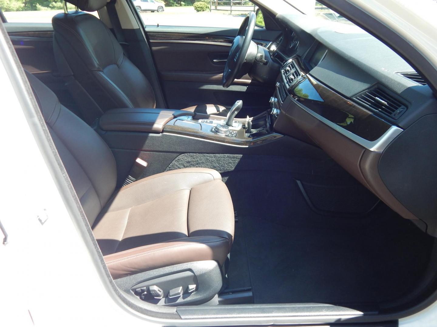 2014 White /Brown BMW 5-Series 528i xDrive (WBA5A7C50ED) with an 3.0L L6 DOHC 24V engine, 8-Speed Automatic transmission, located at 6528 Lower York Road, New Hope, PA, 18938, (215) 862-9555, 40.358707, -74.977882 - Here we have a beautiful running and driving BMW 5 series with a 2.0L 4 cylinder turbo engine putting power to all four wheels via a smooth shifting automatic transmission. Options include: brown leather with wood trim, dual power seats with memory settings, power sunroof, heated and cooled front se - Photo#14
