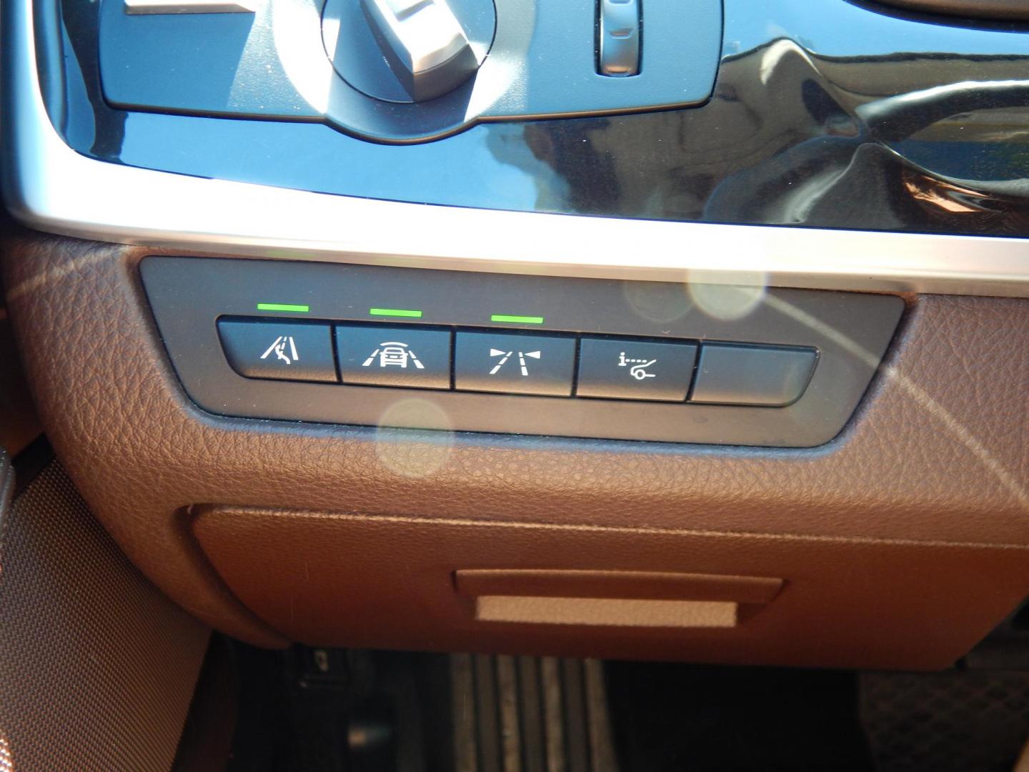 2014 White /Brown BMW 5-Series 528i xDrive (WBA5A7C50ED) with an 3.0L L6 DOHC 24V engine, 8-Speed Automatic transmission, located at 6528 Lower York Road, New Hope, PA, 18938, (215) 862-9555, 40.358707, -74.977882 - Here we have a beautiful running and driving BMW 5 series with a 2.0L 4 cylinder turbo engine putting power to all four wheels via a smooth shifting automatic transmission. Options include: brown leather with wood trim, dual power seats with memory settings, power sunroof, heated and cooled front se - Photo#22