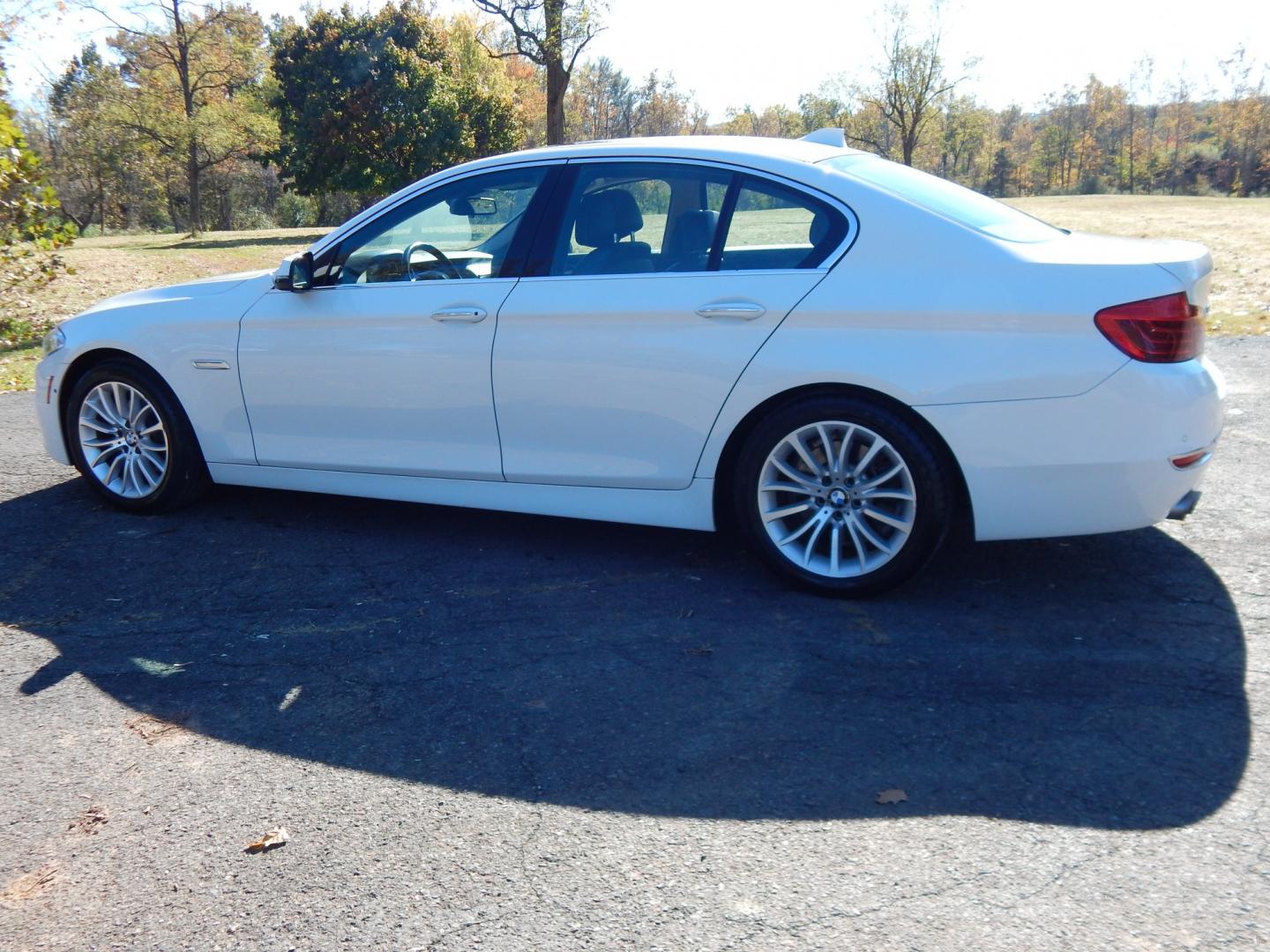 2014 White /Brown BMW 5-Series 528i xDrive (WBA5A7C50ED) with an 3.0L L6 DOHC 24V engine, 8-Speed Automatic transmission, located at 6528 Lower York Road, New Hope, PA, 18938, (215) 862-9555, 40.358707, -74.977882 - Here we have a beautiful running and driving BMW 5 series with a 2.0L 4 cylinder turbo engine putting power to all four wheels via a smooth shifting automatic transmission. Options include: brown leather with wood trim, dual power seats with memory settings, power sunroof, heated and cooled front se- Photo#2