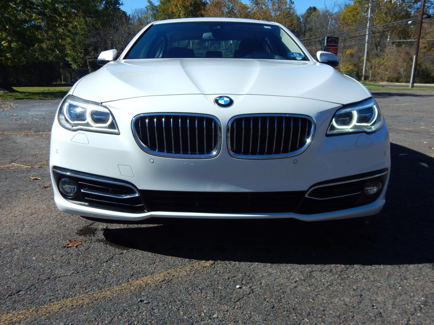 2014 White /Brown BMW 5-Series 528i xDrive (WBA5A7C50ED) with an 3.0L L6 DOHC 24V engine, 8-Speed Automatic transmission, located at 6528 Lower York Road, New Hope, PA, 18938, (215) 862-9555, 40.358707, -74.977882 - Here we have a beautiful running and driving BMW 5 series with a 2.0L 4 cylinder turbo engine putting power to all four wheels via a smooth shifting automatic transmission. Options include: brown leather with wood trim, dual power seats with memory settings, power sunroof, heated and cooled front se- Photo#8