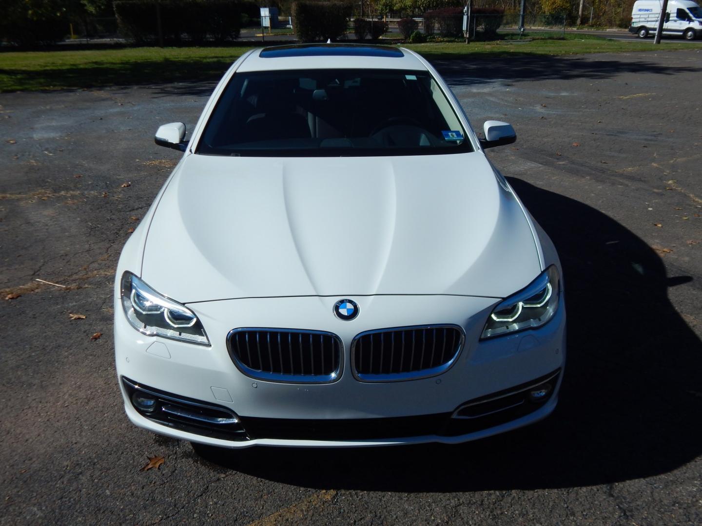 2014 White /Brown BMW 5-Series 528i xDrive (WBA5A7C50ED) with an 3.0L L6 DOHC 24V engine, 8-Speed Automatic transmission, located at 6528 Lower York Road, New Hope, PA, 18938, (215) 862-9555, 40.358707, -74.977882 - Here we have a beautiful running and driving BMW 5 series with a 2.0L 4 cylinder turbo engine putting power to all four wheels via a smooth shifting automatic transmission. Options include: brown leather with wood trim, dual power seats with memory settings, power sunroof, heated and cooled front se- Photo#9