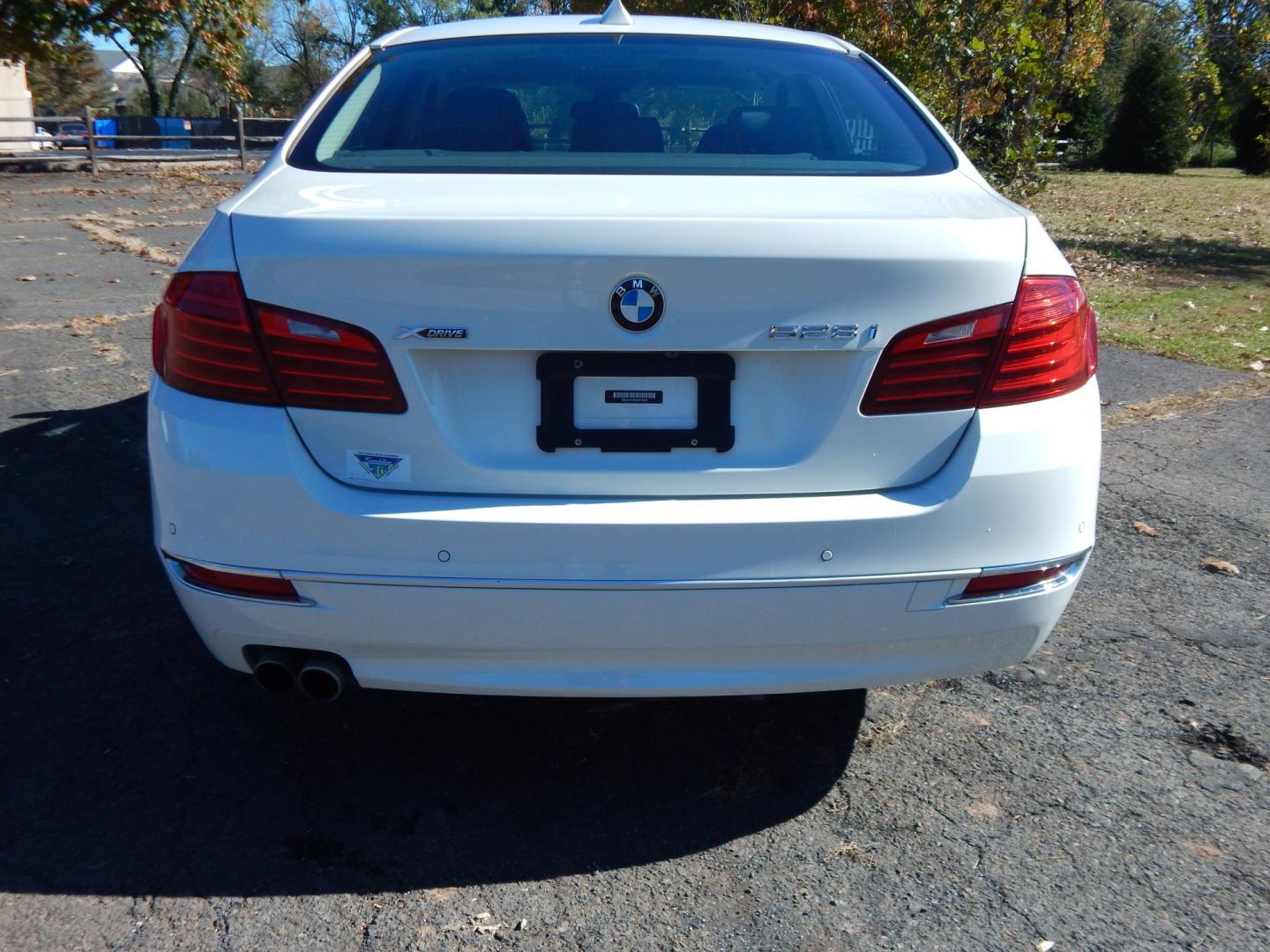 2014 White /Brown BMW 5-Series 528i xDrive (WBA5A7C50ED) with an 3.0L L6 DOHC 24V engine, 8-Speed Automatic transmission, located at 6528 Lower York Road, New Hope, PA, 18938, (215) 862-9555, 40.358707, -74.977882 - Here we have a beautiful running and driving BMW 5 series with a 2.0L 4 cylinder turbo engine putting power to all four wheels via a smooth shifting automatic transmission. Options include: brown leather with wood trim, dual power seats with memory settings, power sunroof, heated and cooled front se- Photo#10
