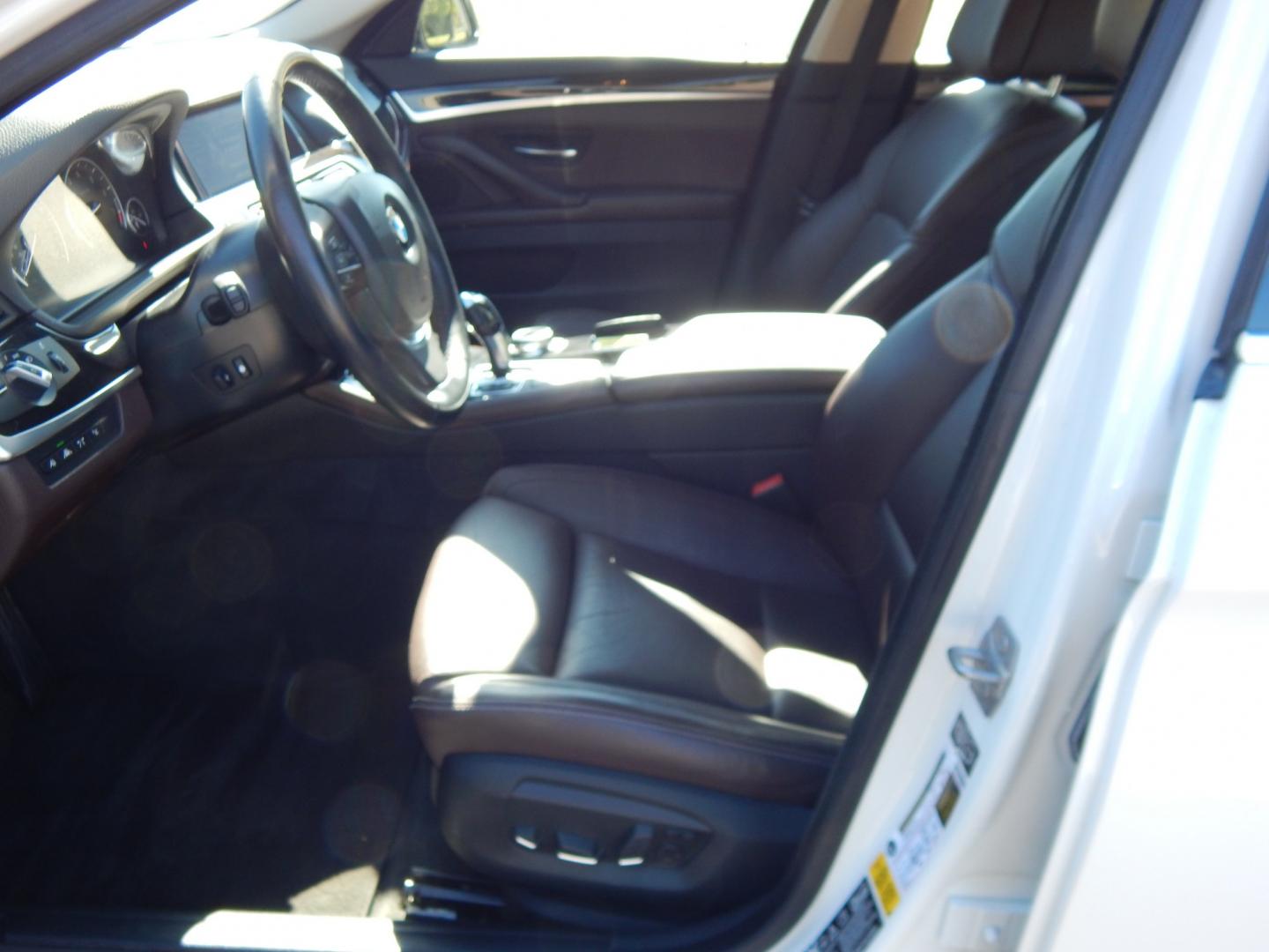 2014 White /Brown BMW 5-Series 528i xDrive (WBA5A7C50ED) with an 3.0L L6 DOHC 24V engine, 8-Speed Automatic transmission, located at 6528 Lower York Road, New Hope, PA, 18938, (215) 862-9555, 40.358707, -74.977882 - Here we have a beautiful running and driving BMW 5 series with a 2.0L 4 cylinder turbo engine putting power to all four wheels via a smooth shifting automatic transmission. Options include: brown leather with wood trim, dual power seats with memory settings, power sunroof, heated and cooled front se- Photo#12