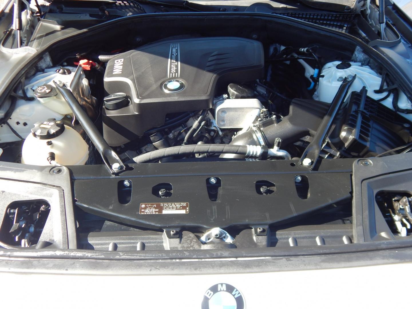 2014 White /Brown BMW 5-Series 528i xDrive (WBA5A7C50ED) with an 3.0L L6 DOHC 24V engine, 8-Speed Automatic transmission, located at 6528 Lower York Road, New Hope, PA, 18938, (215) 862-9555, 40.358707, -74.977882 - Here we have a beautiful running and driving BMW 5 series with a 2.0L 4 cylinder turbo engine putting power to all four wheels via a smooth shifting automatic transmission. Options include: brown leather with wood trim, dual power seats with memory settings, power sunroof, heated and cooled front se- Photo#22