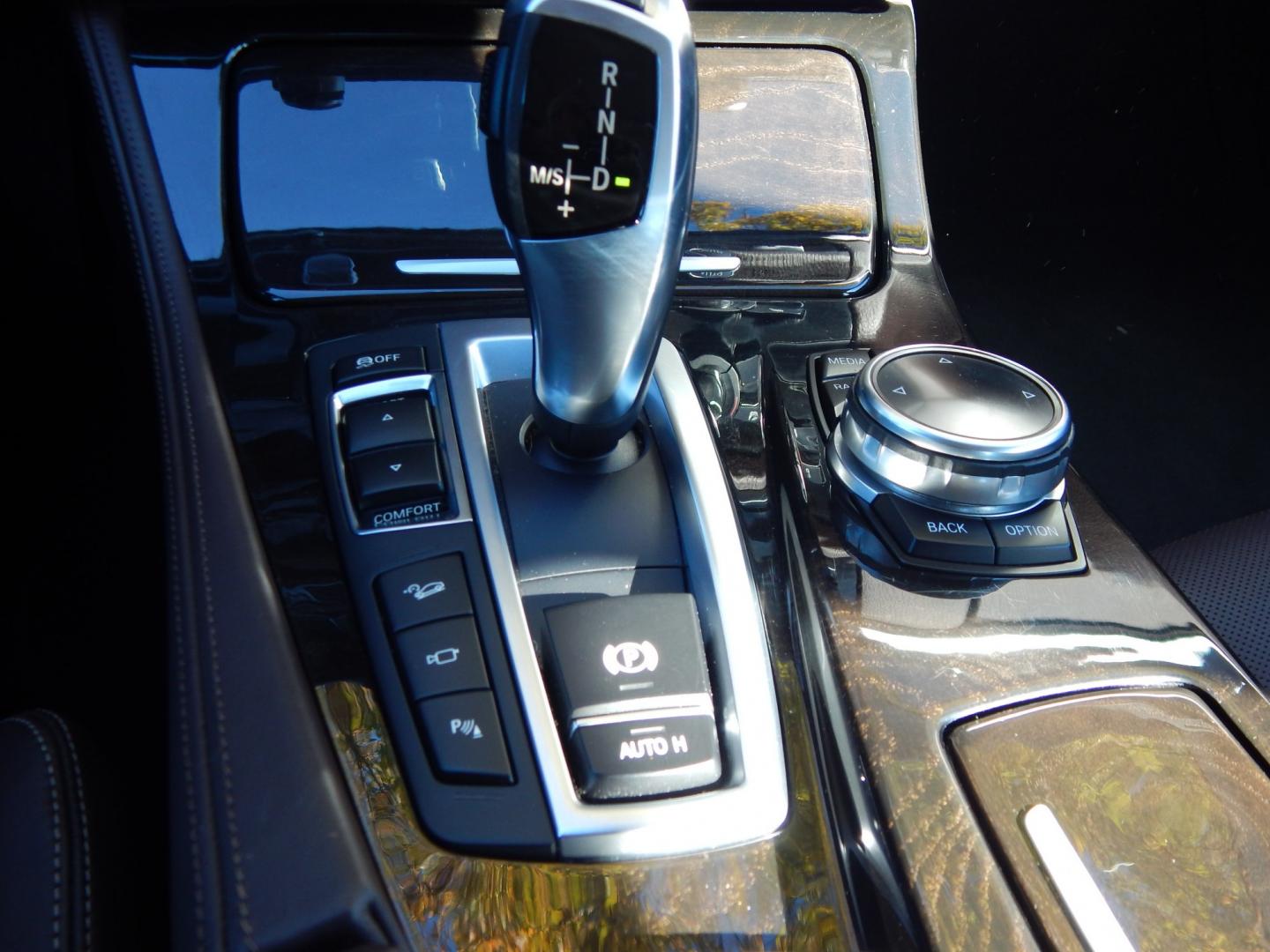 2014 White /Brown BMW 5-Series 528i xDrive (WBA5A7C50ED) with an 3.0L L6 DOHC 24V engine, 8-Speed Automatic transmission, located at 6528 Lower York Road, New Hope, PA, 18938, (215) 862-9555, 40.358707, -74.977882 - Here we have a beautiful running and driving BMW 5 series with a 2.0L 4 cylinder turbo engine putting power to all four wheels via a smooth shifting automatic transmission. Options include: brown leather with wood trim, dual power seats with memory settings, power sunroof, heated and cooled front se- Photo#25