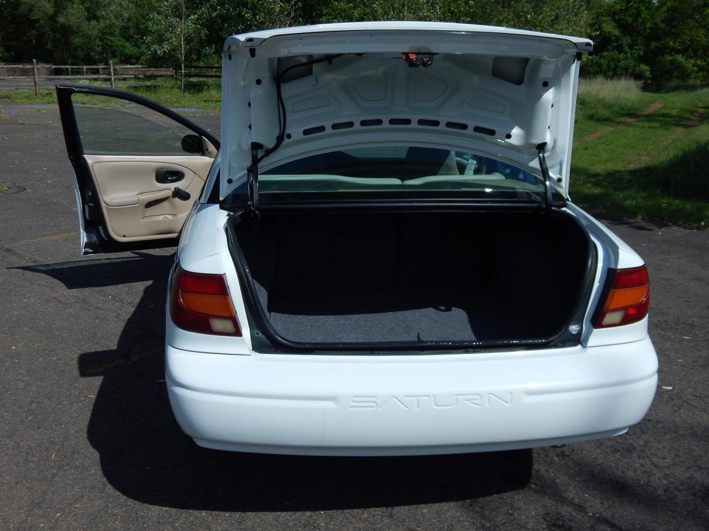 2002 White /Tan Saturn SL SL1 (1G8ZH52872Z) with an 1.9L L4 SOHC 8V engine, 4-Speed Automatic Overdrive transmission, located at 6528 Lower York Road, New Hope, PA, 18938, (215) 862-9555, 40.358707, -74.977882 - Here we have a very clean, one owner, low miles, Saturn SL1 with a 1.9L 4 cylinder engine putting power to the front wheels via an automatic transmission. Options include: tan cloth, manual moving seats, tilt steering wheel, roll up windows, cold AC, heat, manual locks, manual adjusting side view mi - Photo#12